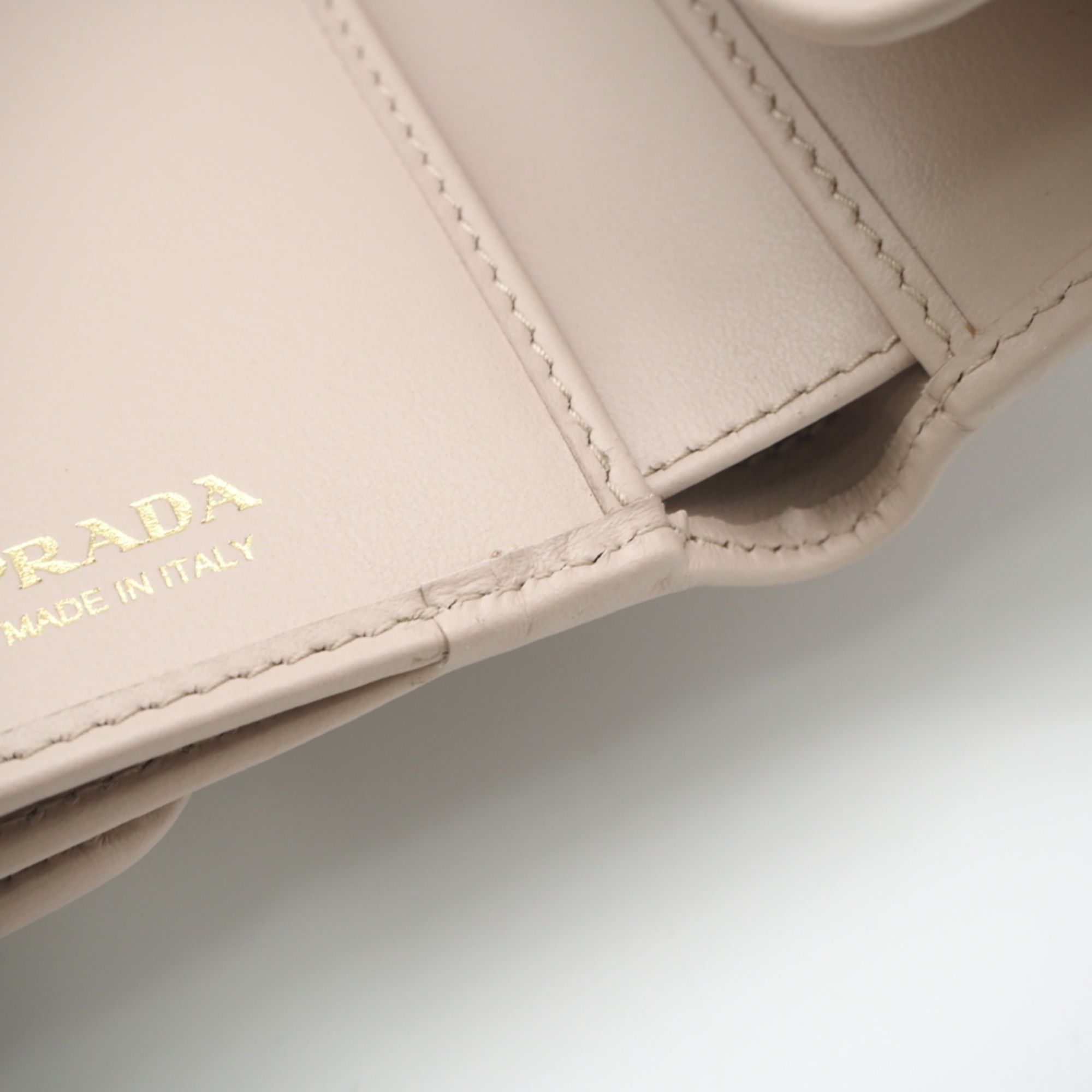 Leather Wallet (Tri-Fold) (Pre-Owned) - Prada - Modalova
