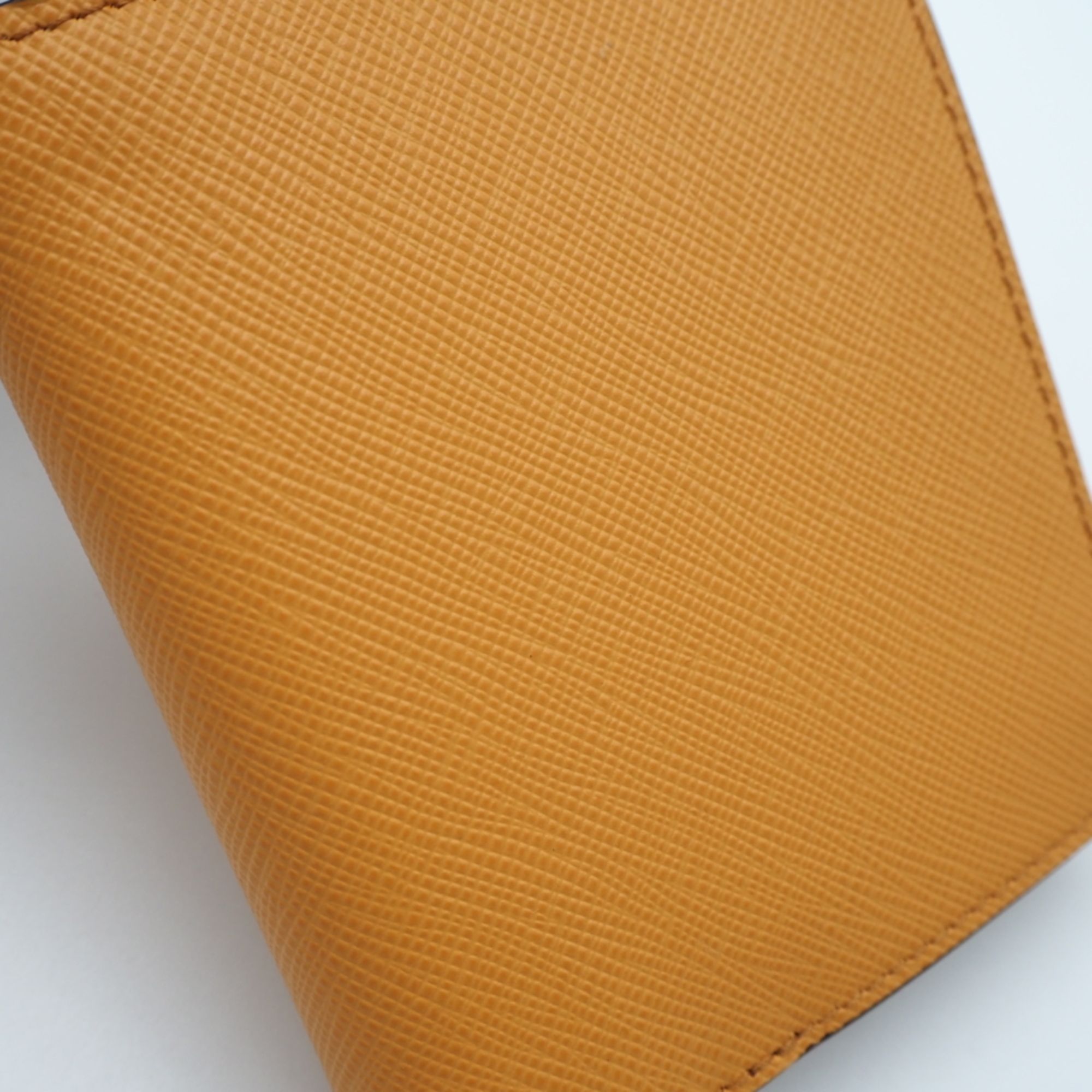 Saffiano Triangle Wallet (Bi-Fold) (Pre-Owned) - Prada - Modalova