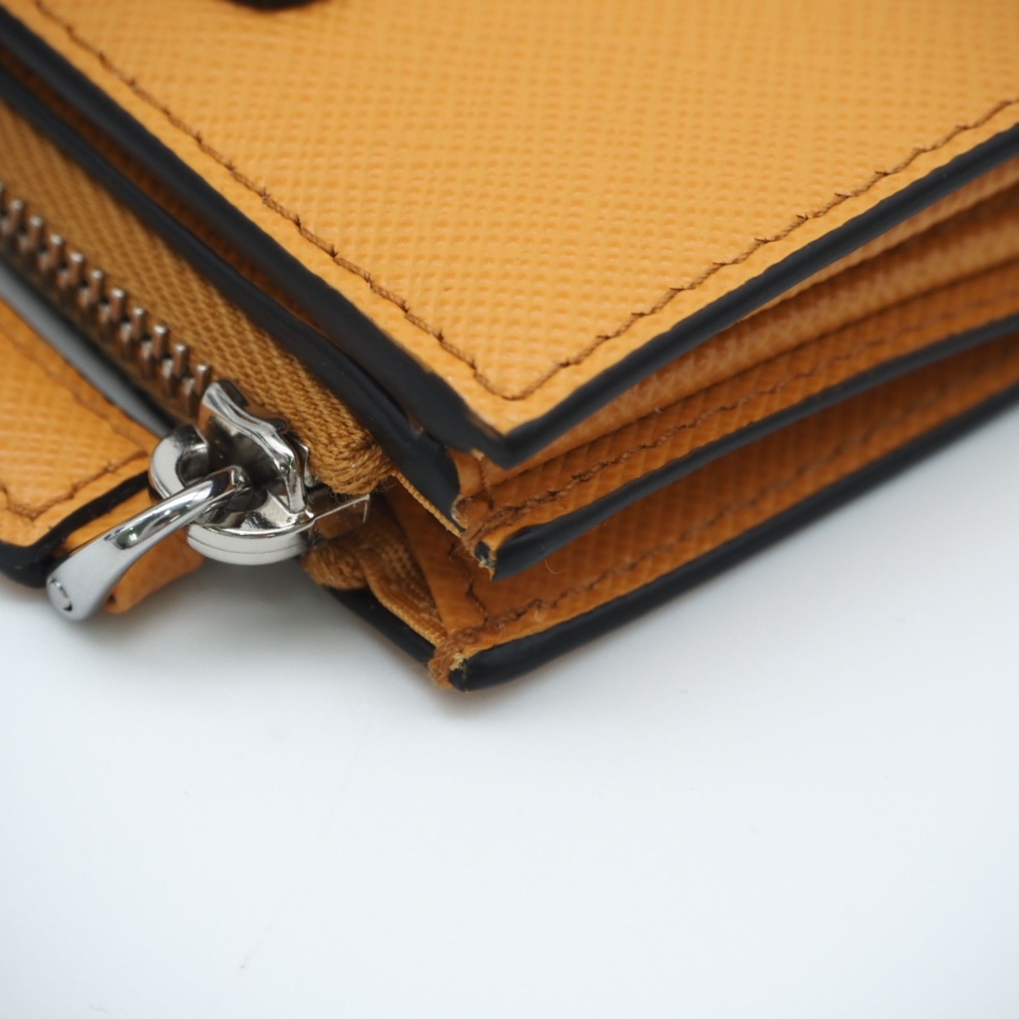 Saffiano Triangle Wallet (Bi-Fold) (Pre-Owned) - Prada - Modalova