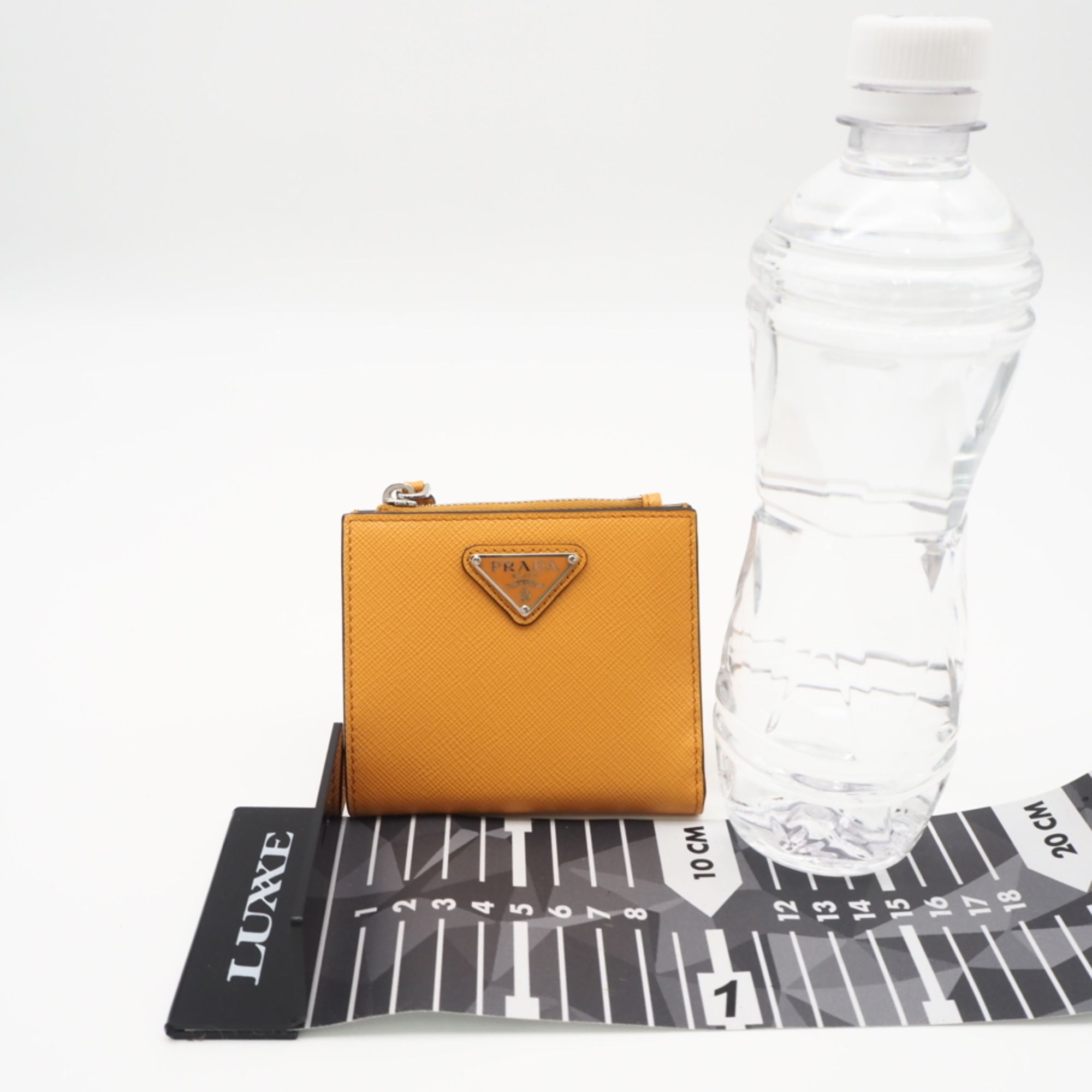 Saffiano Triangle Wallet (Bi-Fold) (Pre-Owned) - Prada - Modalova