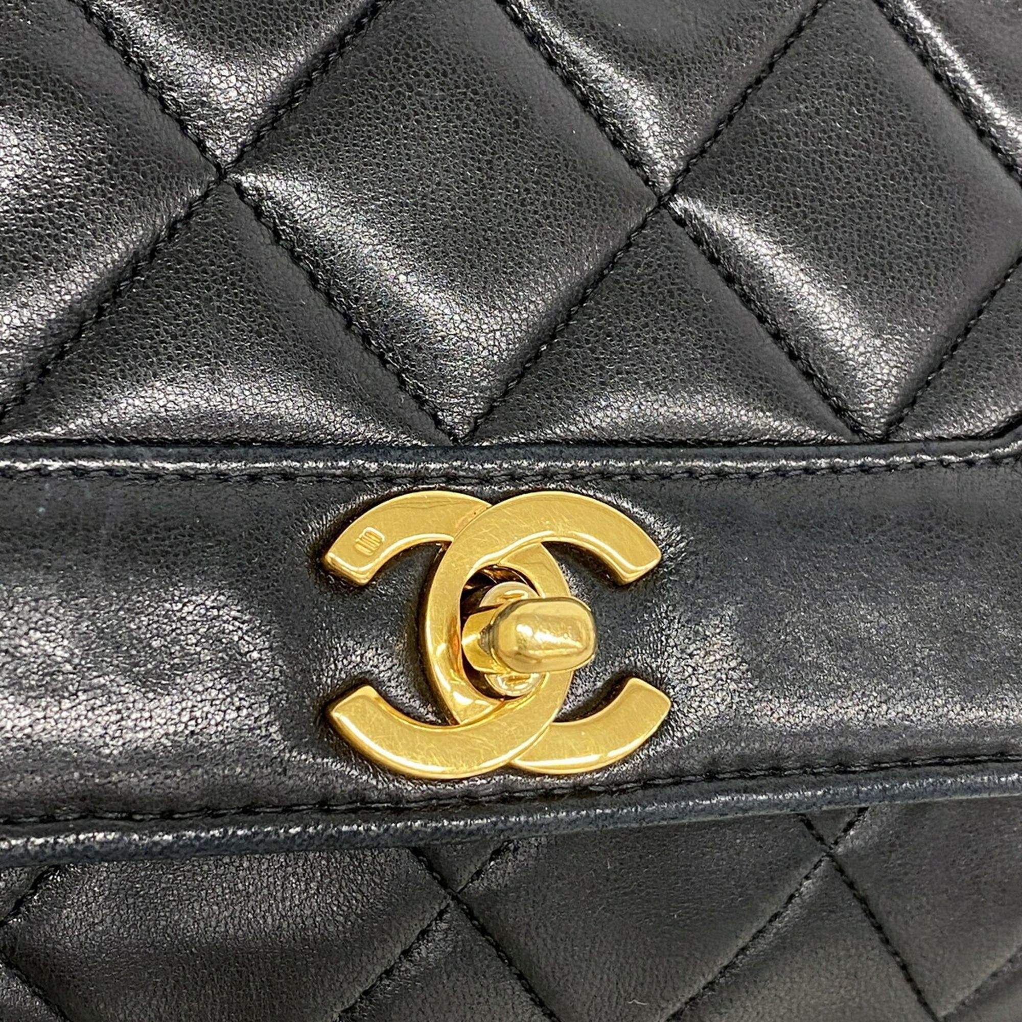 Leather Shoulder Bag (Pre-Owned) - Chanel - Modalova