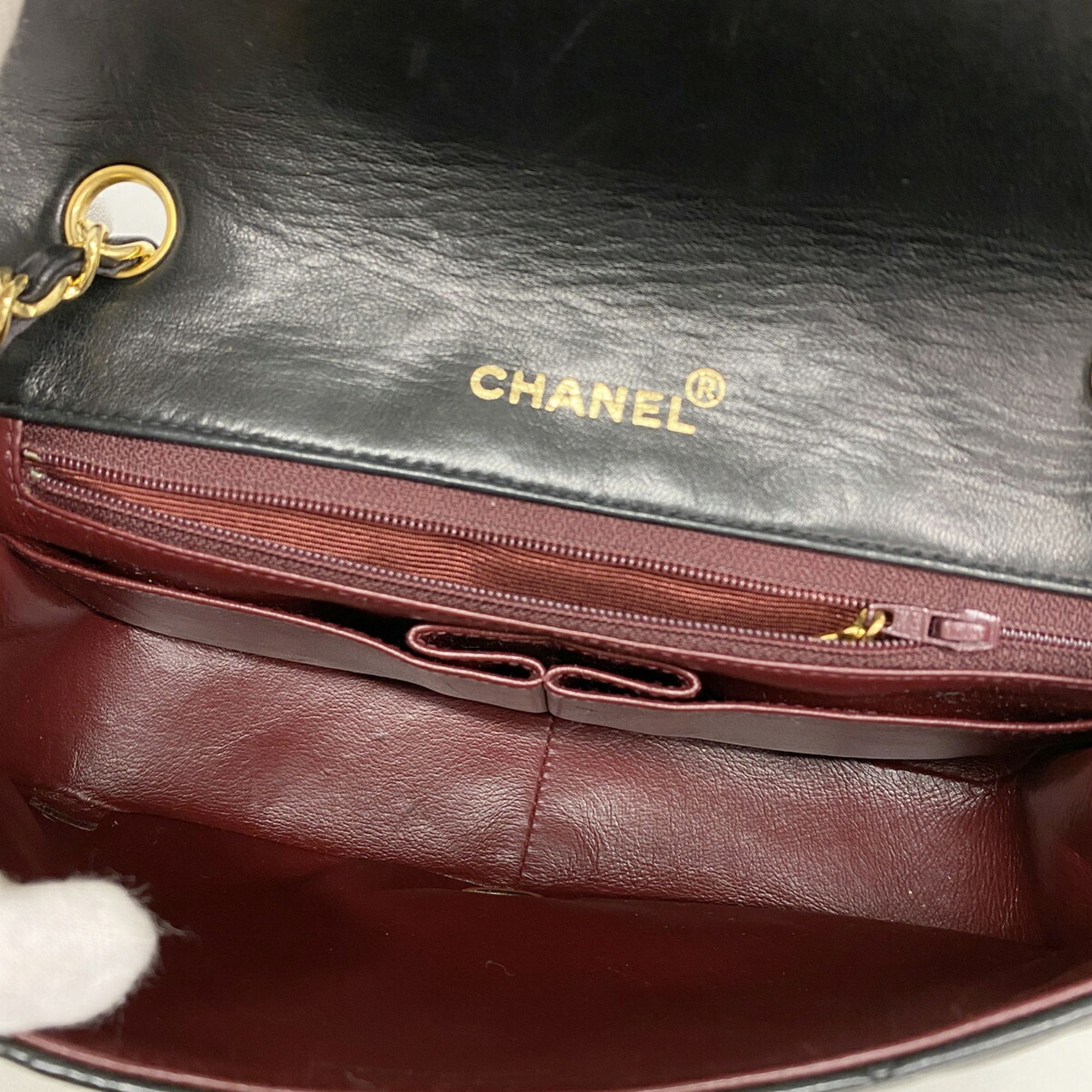 Leather Shoulder Bag (Pre-Owned) - Chanel - Modalova