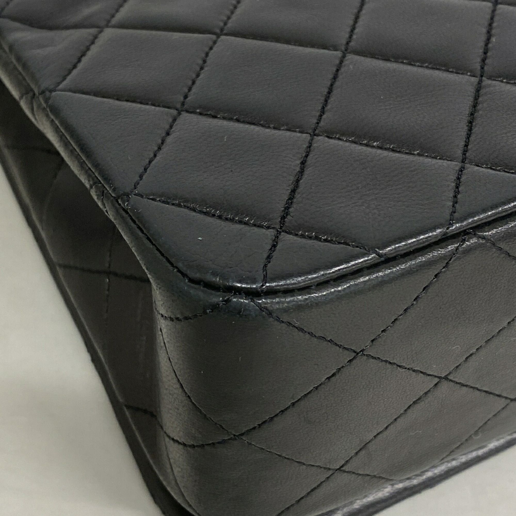 Leather Shoulder Bag (Pre-Owned) - Chanel - Modalova