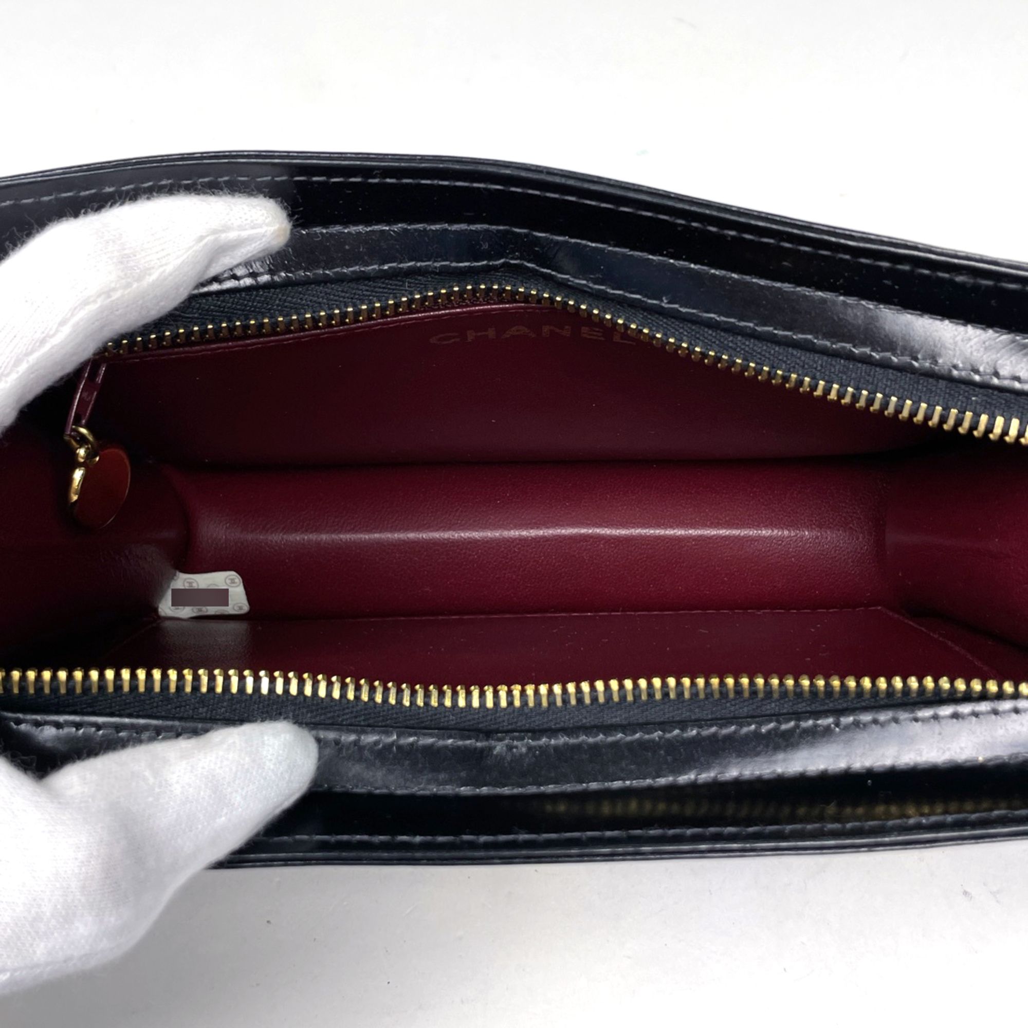 Patent Leather Pouch (Pre-Owned) - Chanel - Modalova