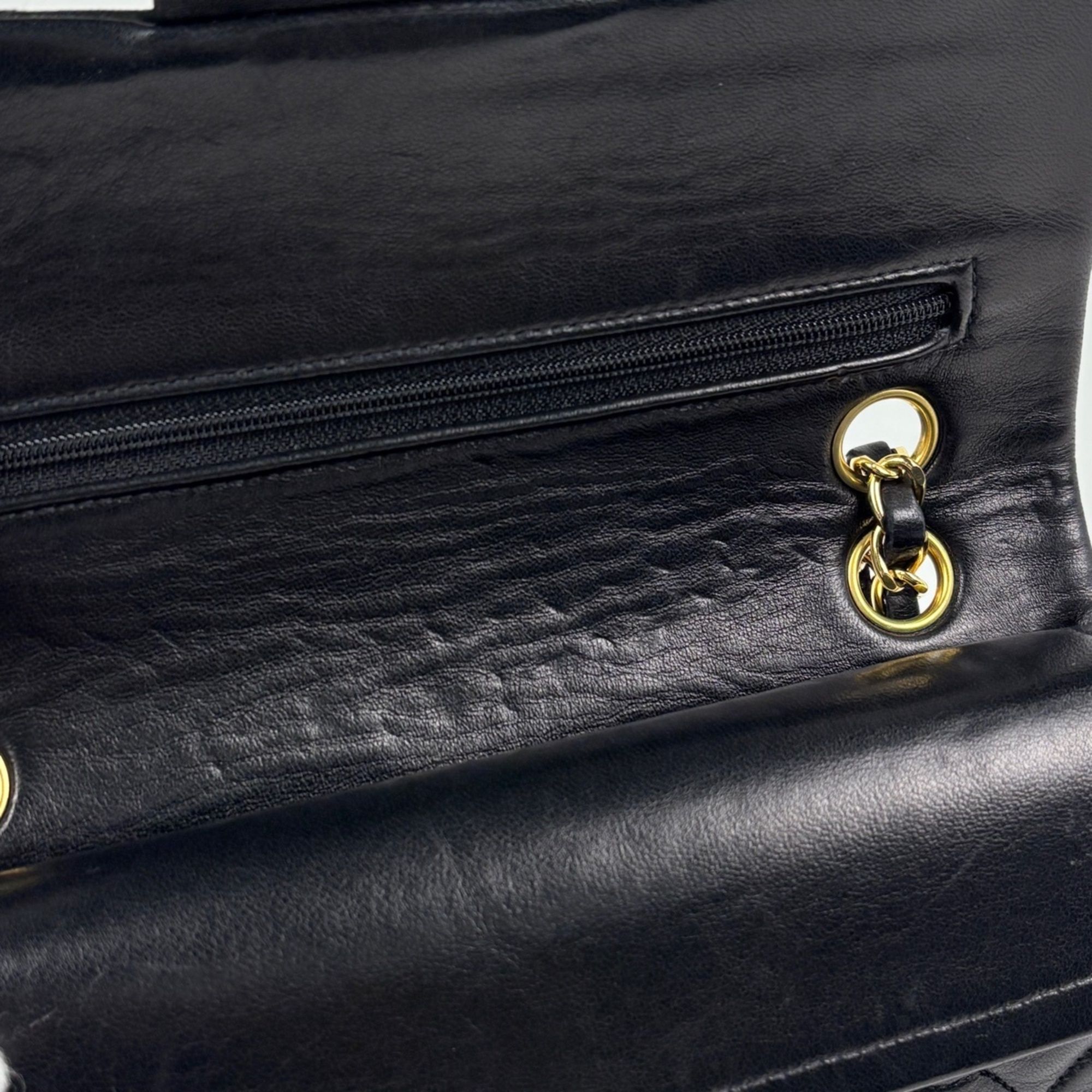 Leather Shoulder Bag (Pre-Owned) - Chanel - Modalova