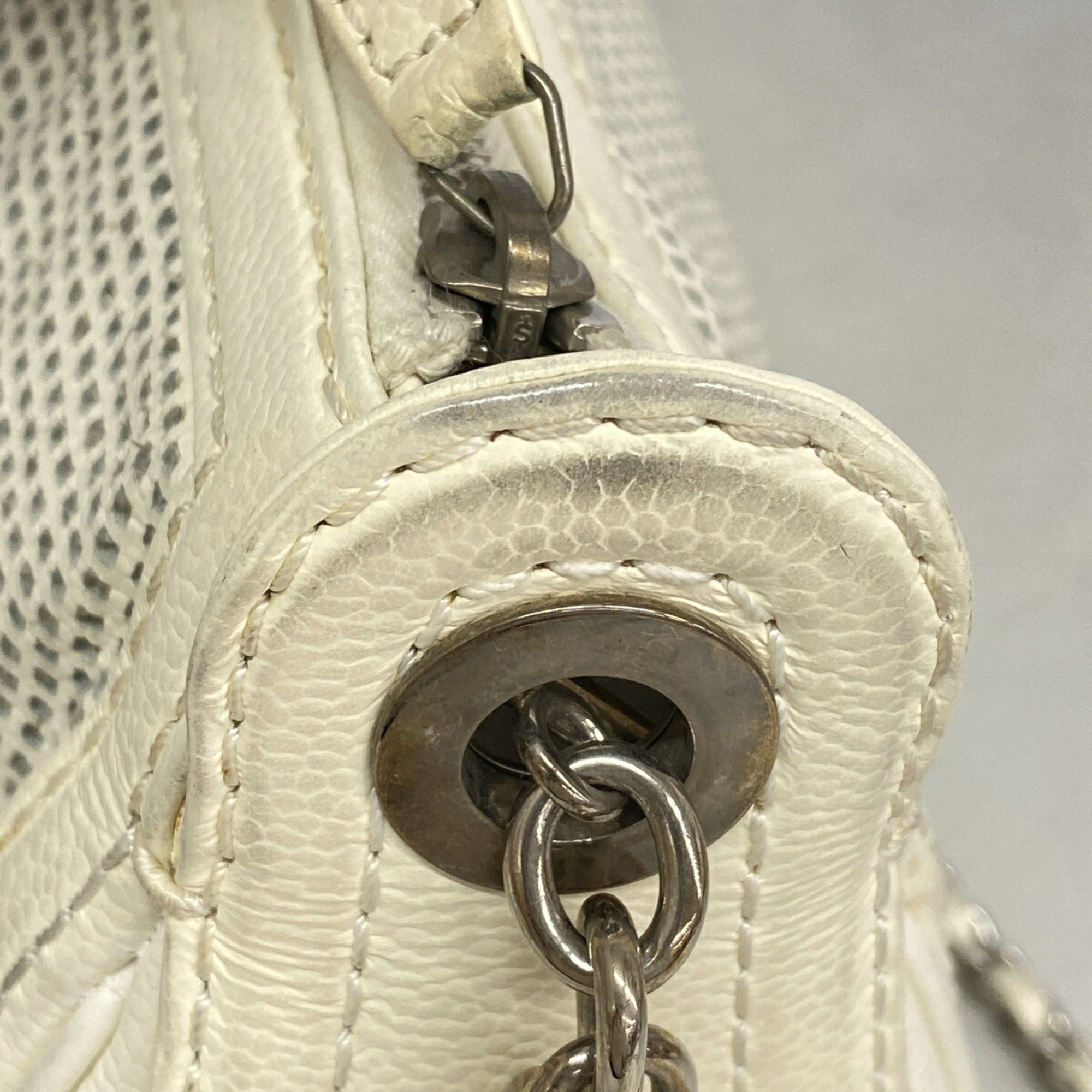 Leather Shoulder Bag (Pre-Owned) - Chanel - Modalova