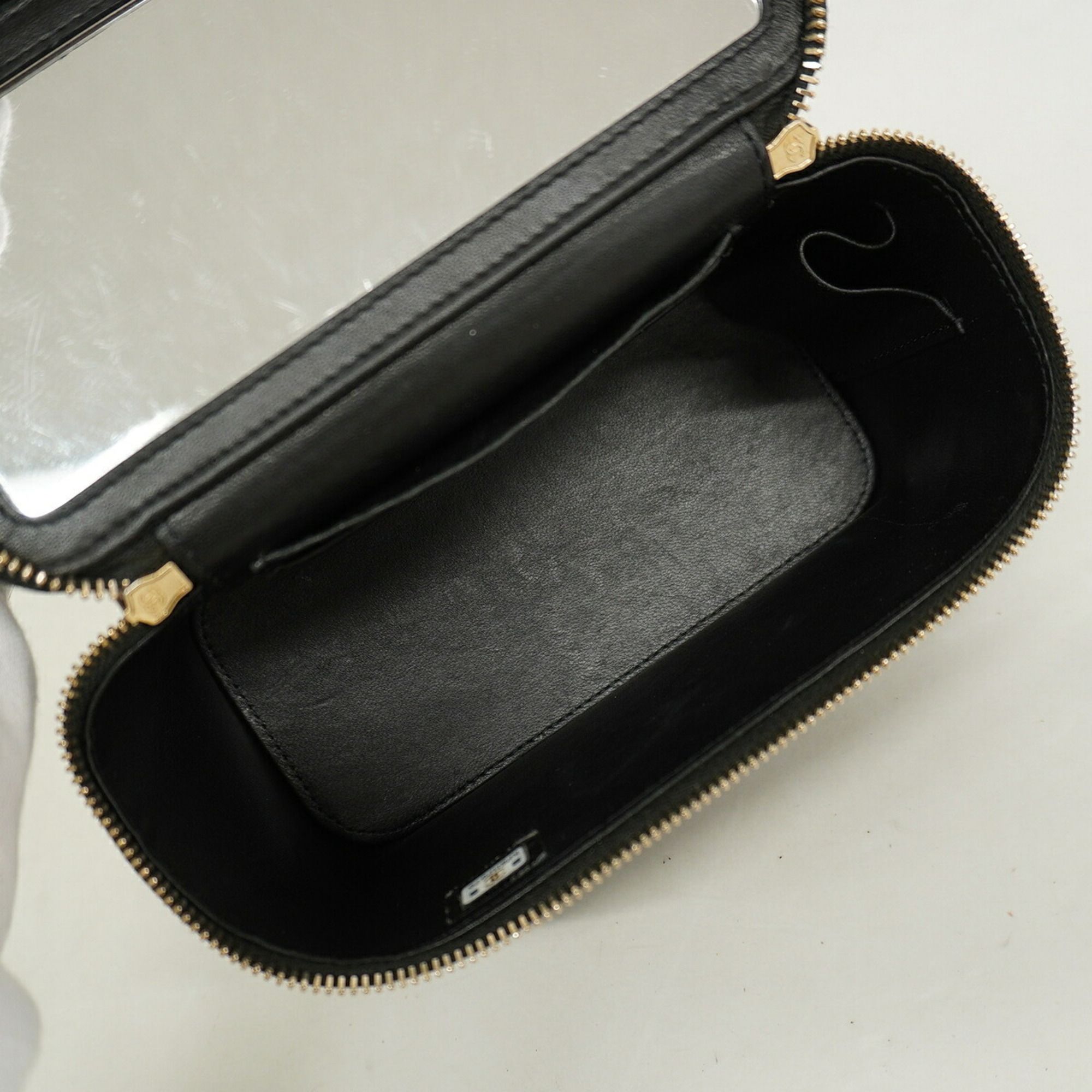 Leather Vanity Bag (Pre-Owned) - Chanel - Modalova