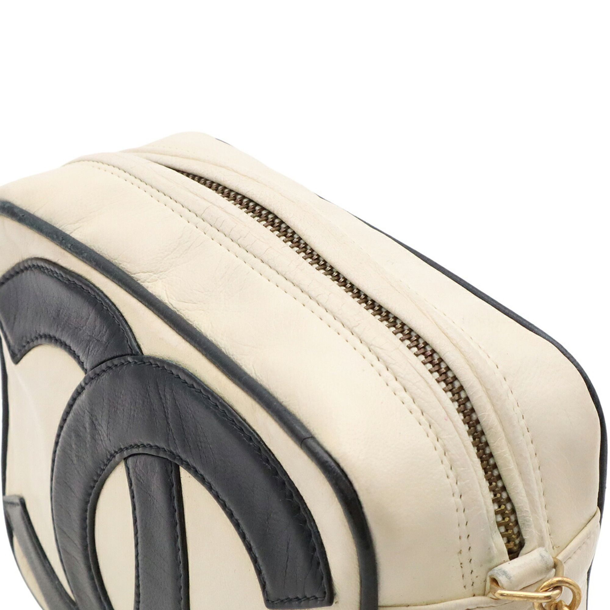 Leather Pochette Shoulder Bag (Pre-Owned) - Chanel - Modalova