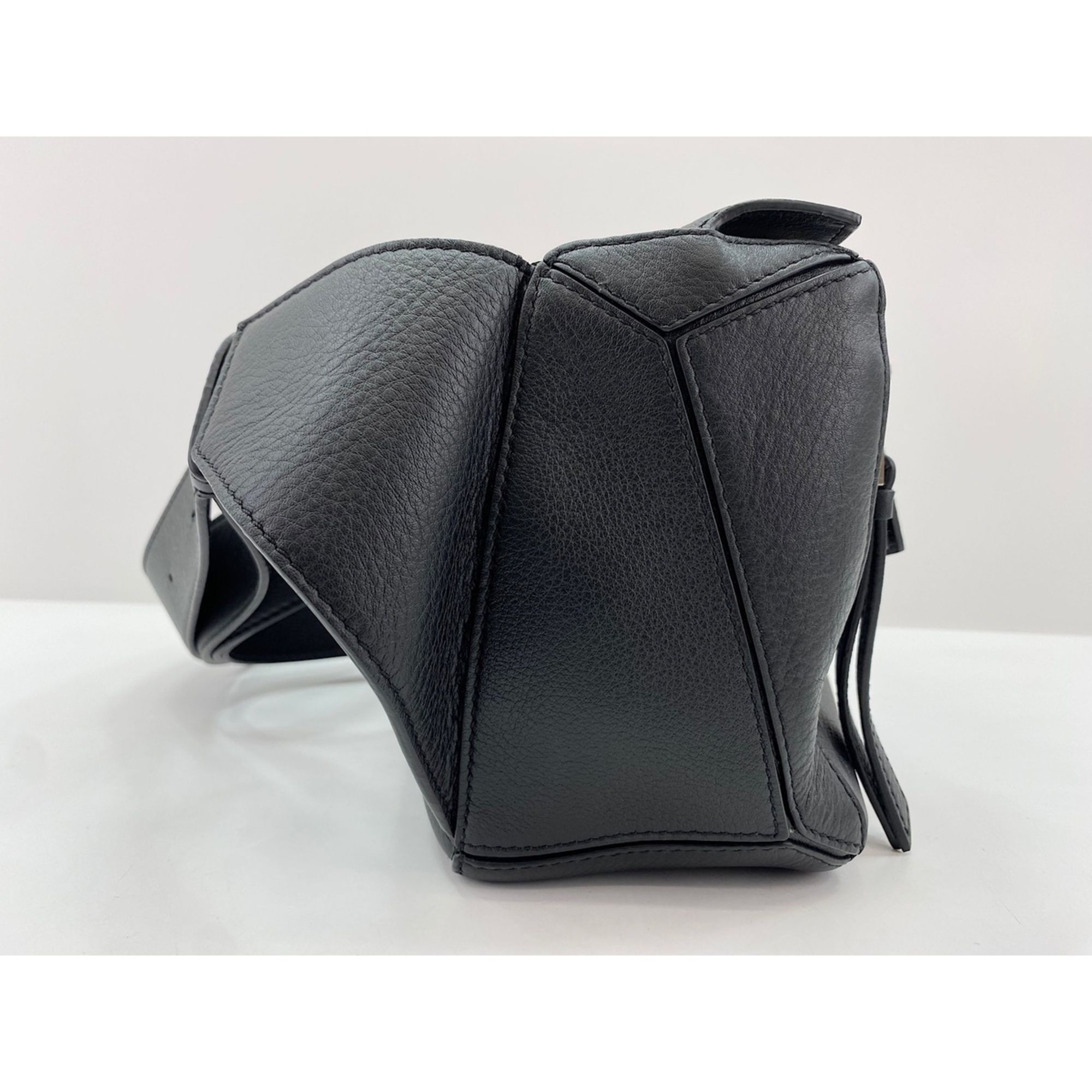 Loewe Black Sling Bag (Pre-Owned) - Loewe - Modalova