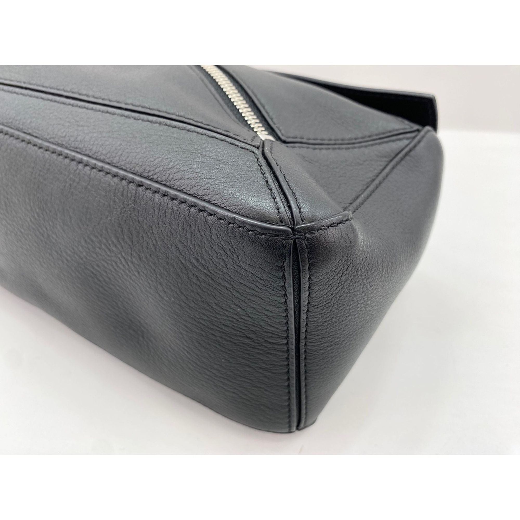 Loewe Black Sling Bag (Pre-Owned) - Loewe - Modalova