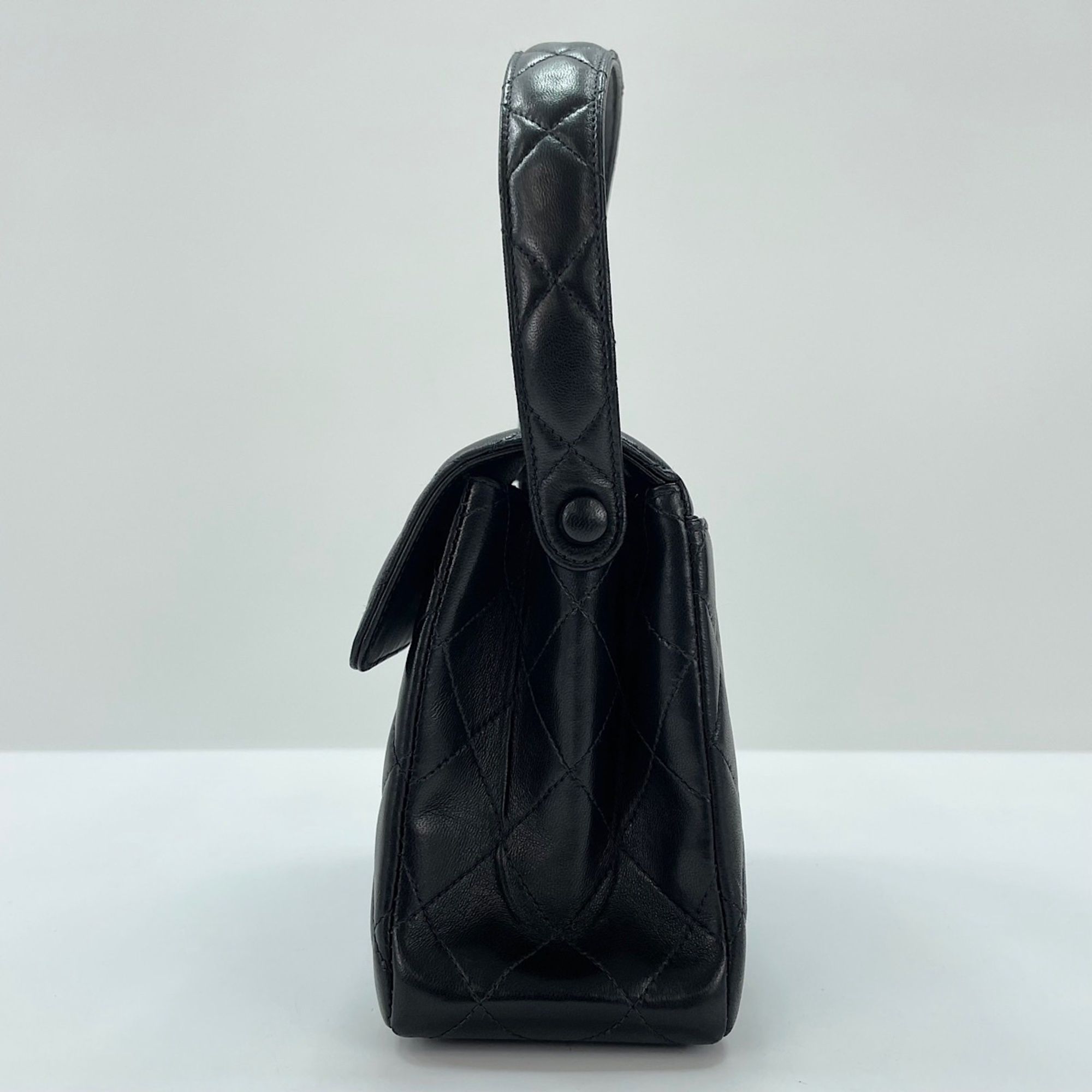 Chanel Black Handbag (Pre-Owned) - Chanel - Modalova