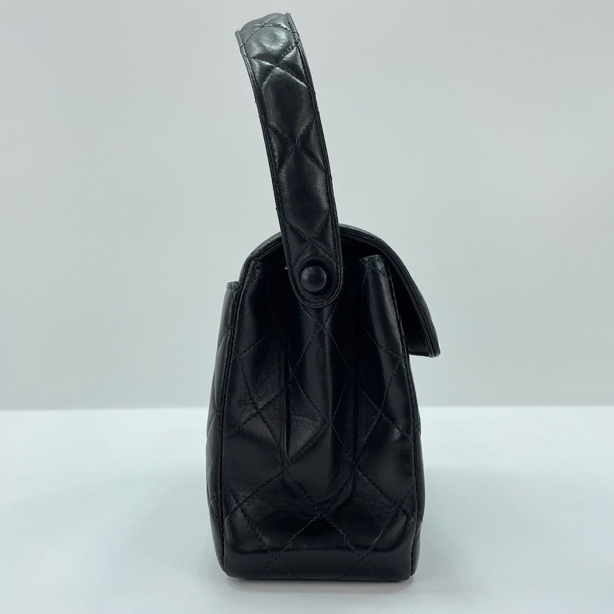 Chanel Black Handbag (Pre-Owned) - Chanel - Modalova
