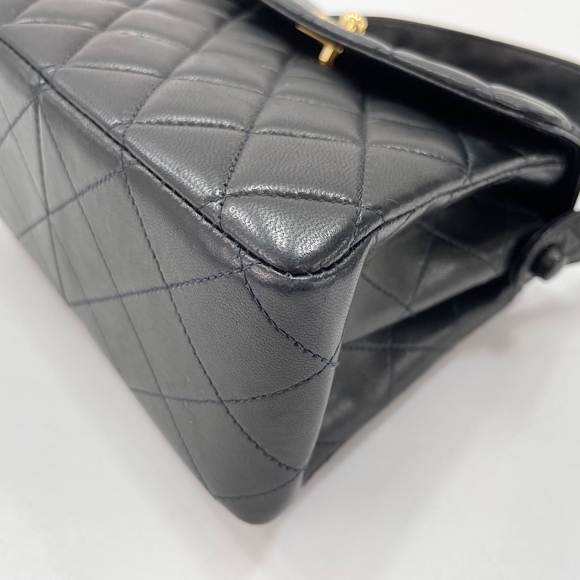 Chanel Black Handbag (Pre-Owned) - Chanel - Modalova