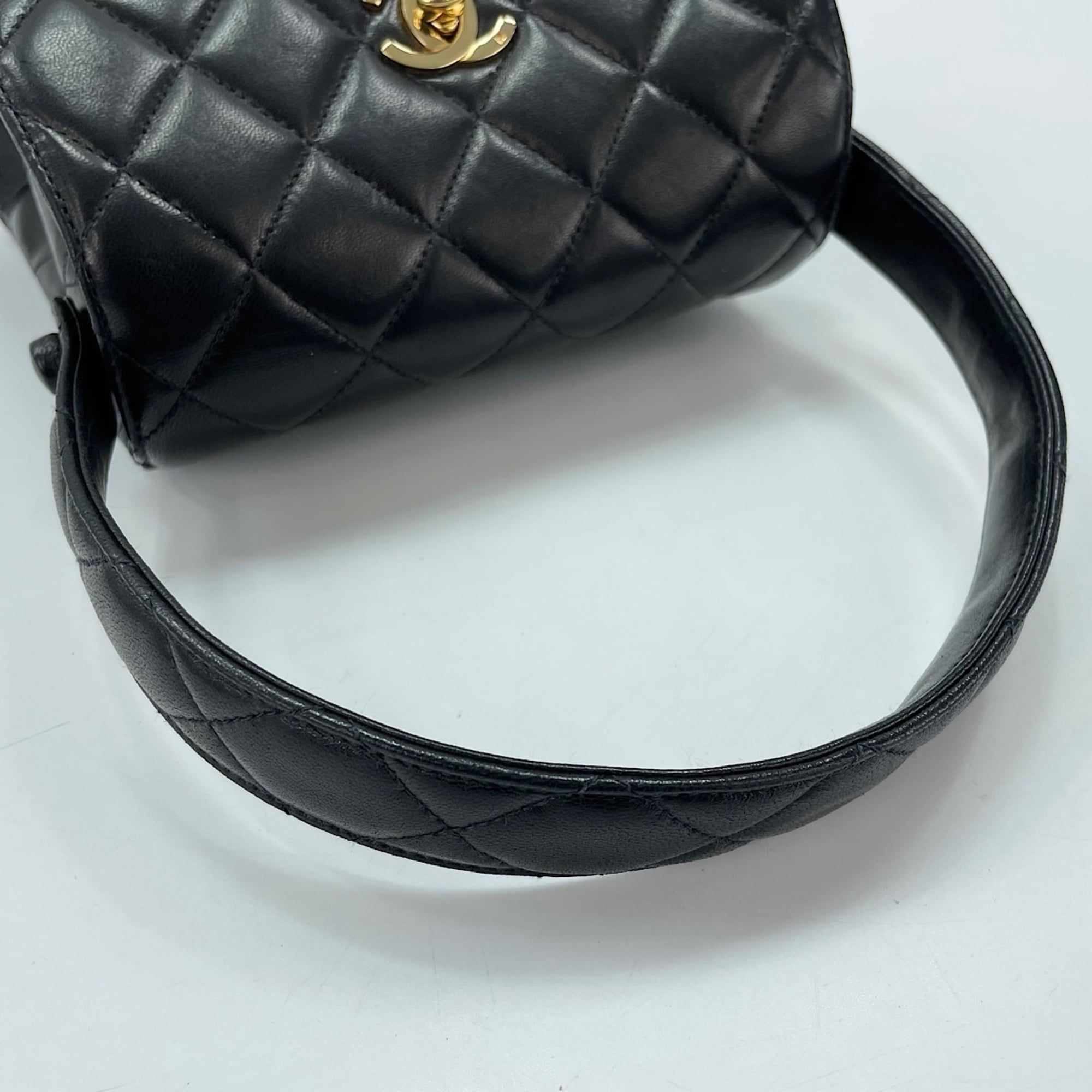 Chanel Black Handbag (Pre-Owned) - Chanel - Modalova