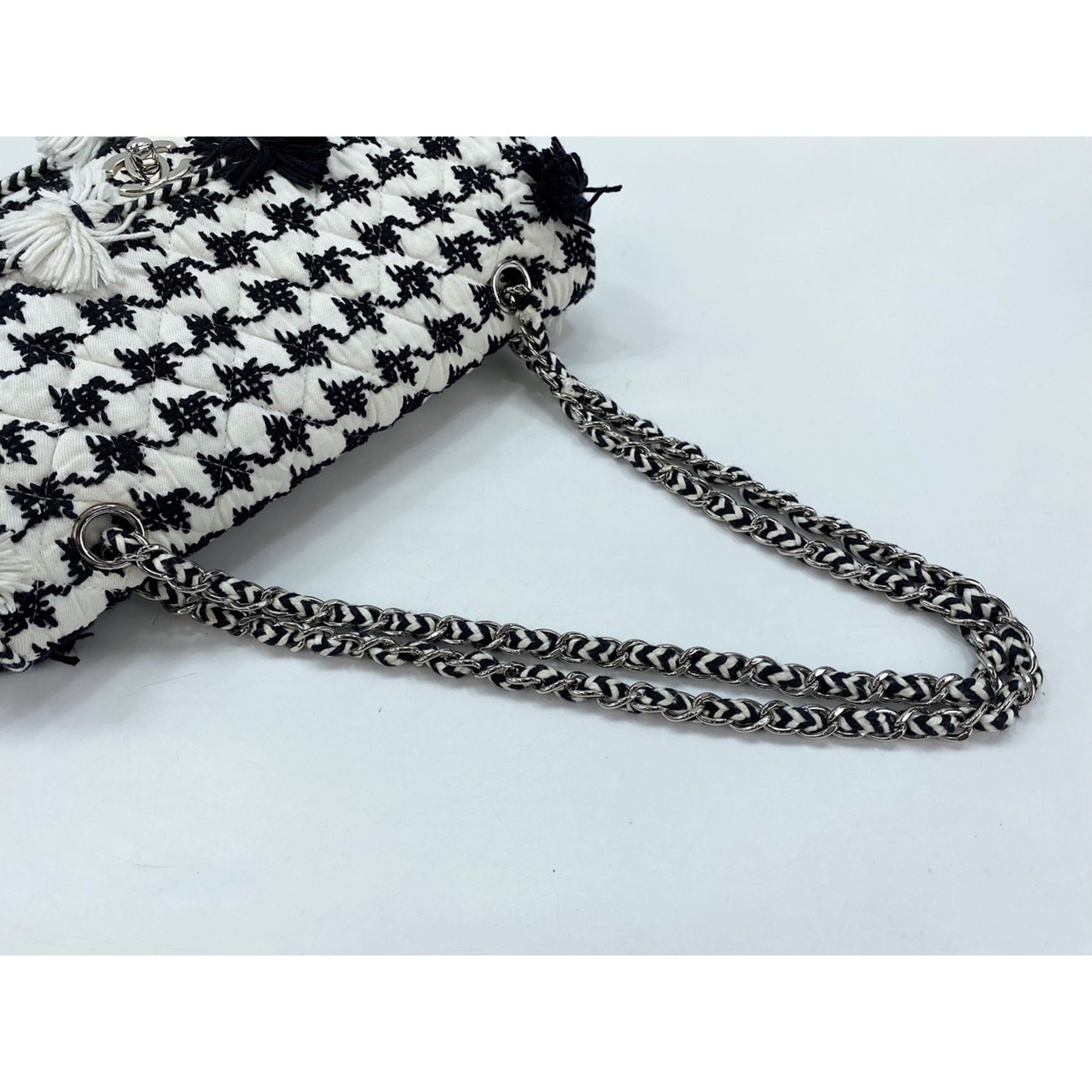 Matelasse Handbag (Pre-Owned) - Chanel - Modalova