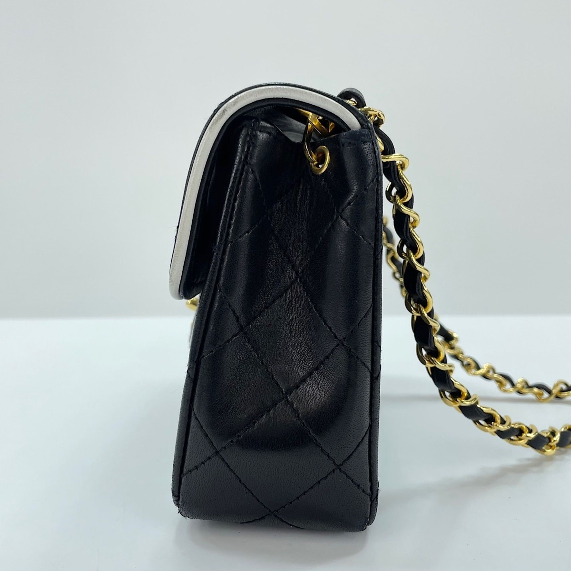Matelasse Shoulder Bag (Pre-Owned) - Chanel - Modalova