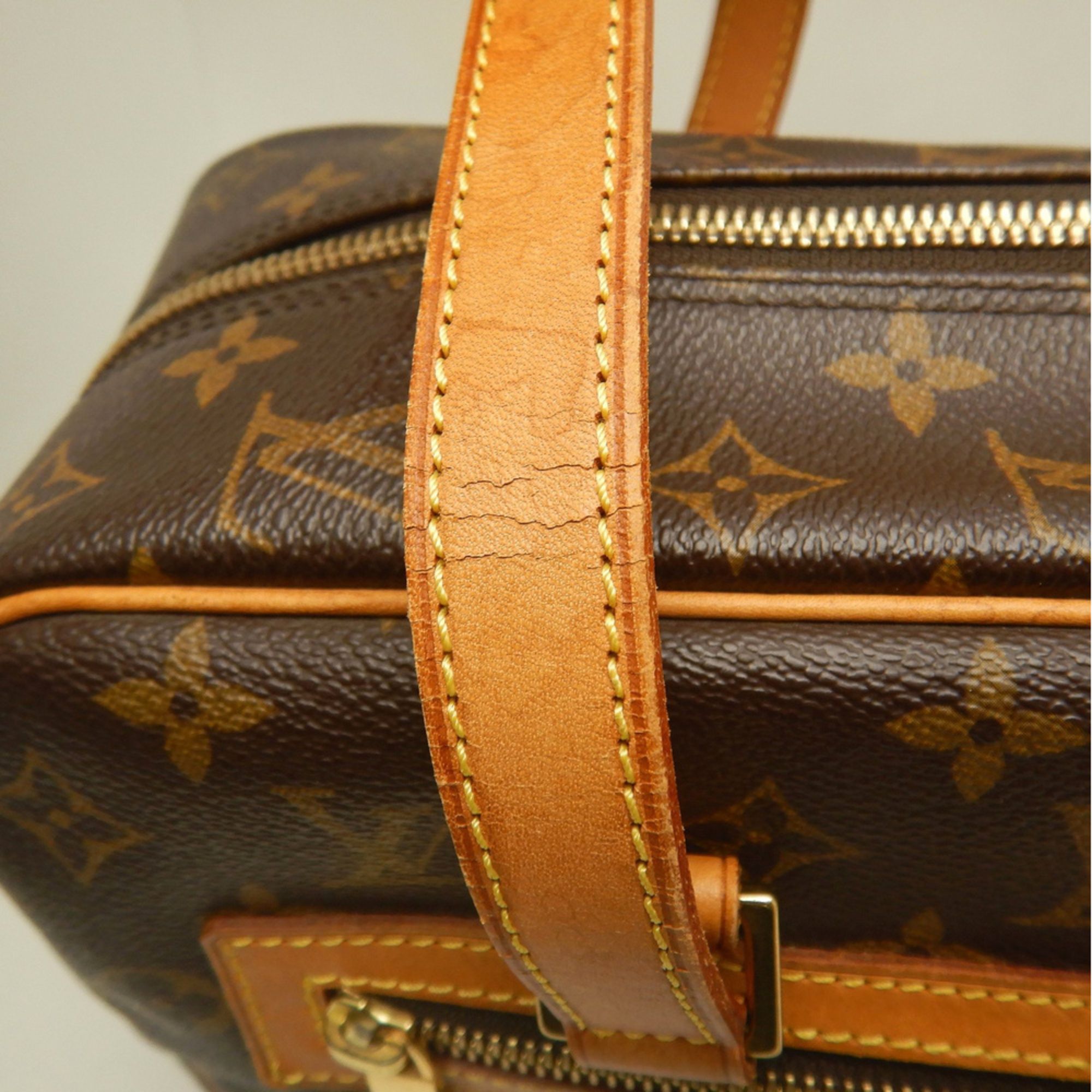 Canvas Shoulder Bag (Pre-Owned) - Louis Vuitton - Modalova