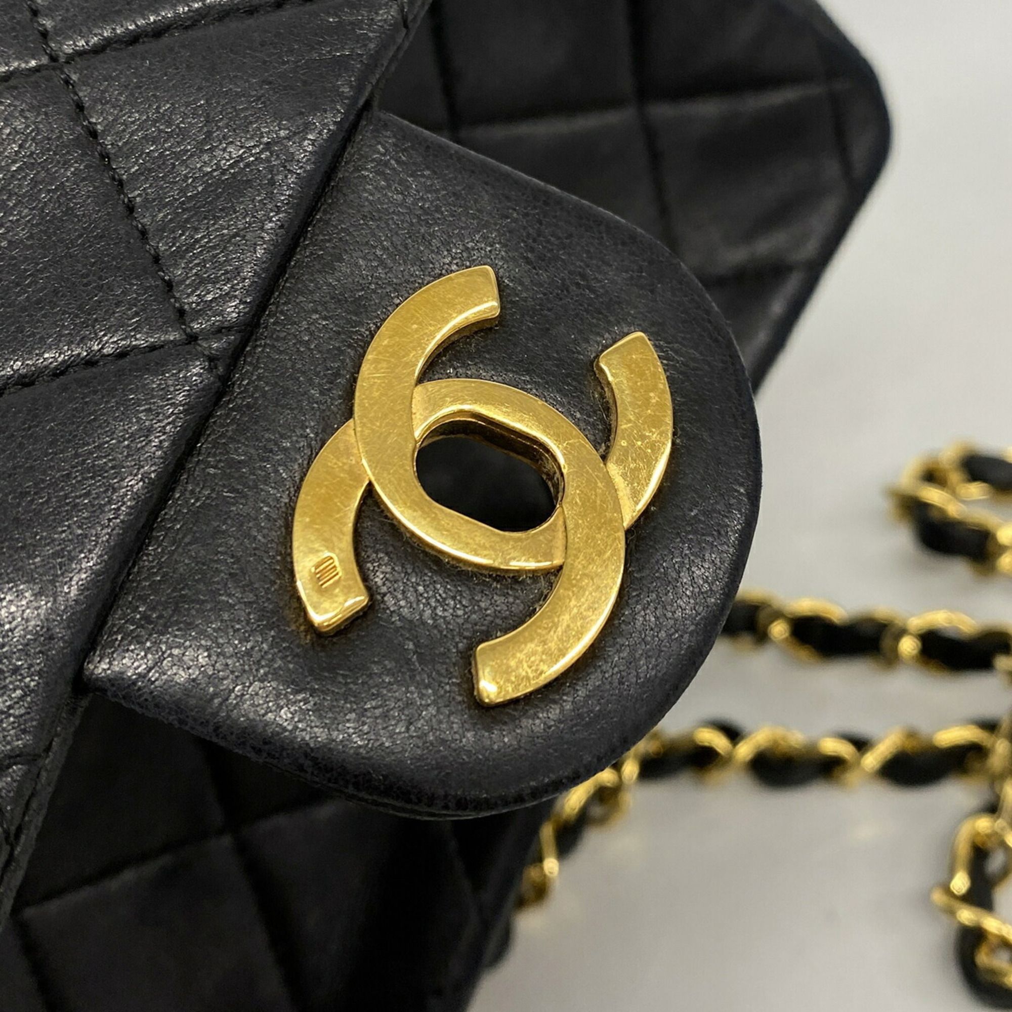 Leather Shoulder Bag (Pre-Owned) - Chanel - Modalova