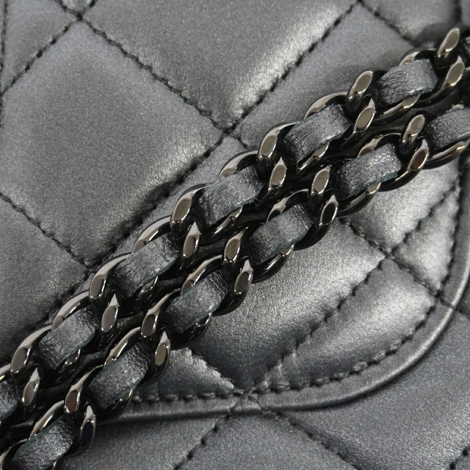 Leather Chain/Shoulder Wallet (Pre-Owned) - Chanel - Modalova