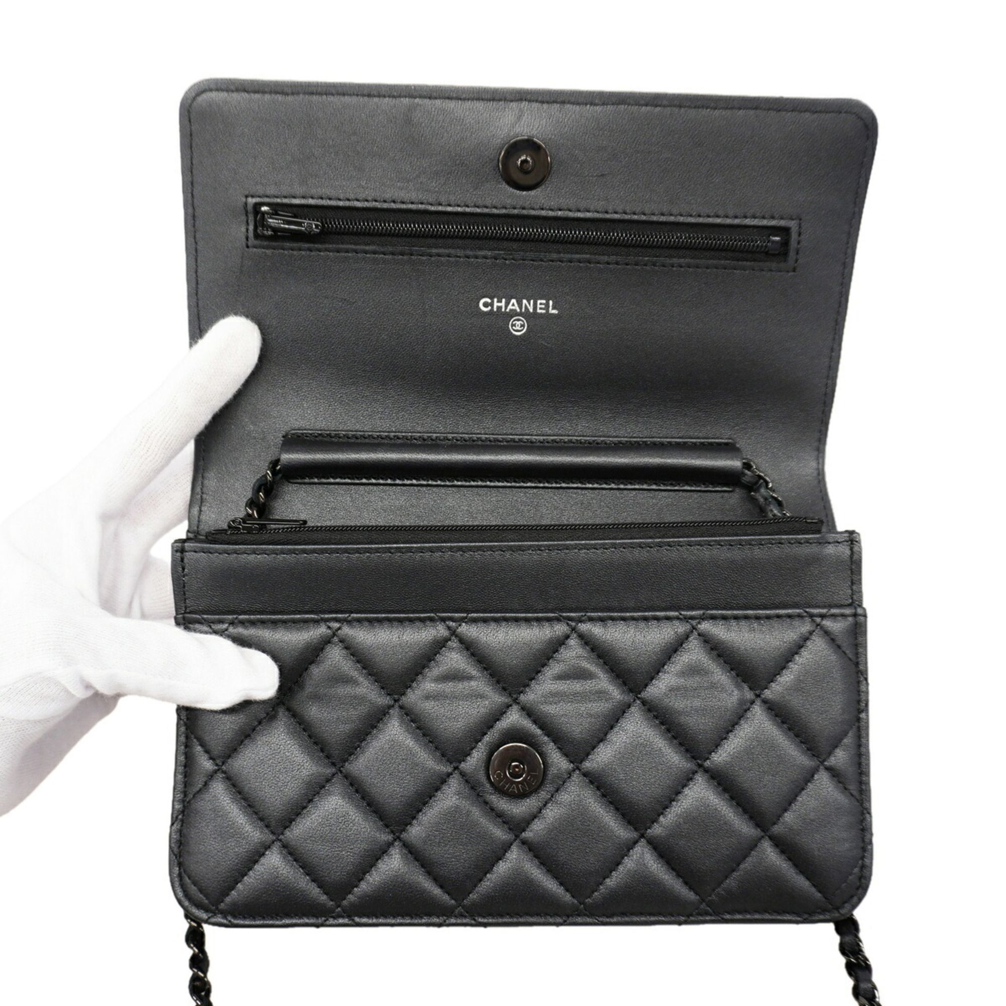 Leather Chain/Shoulder Wallet (Pre-Owned) - Chanel - Modalova