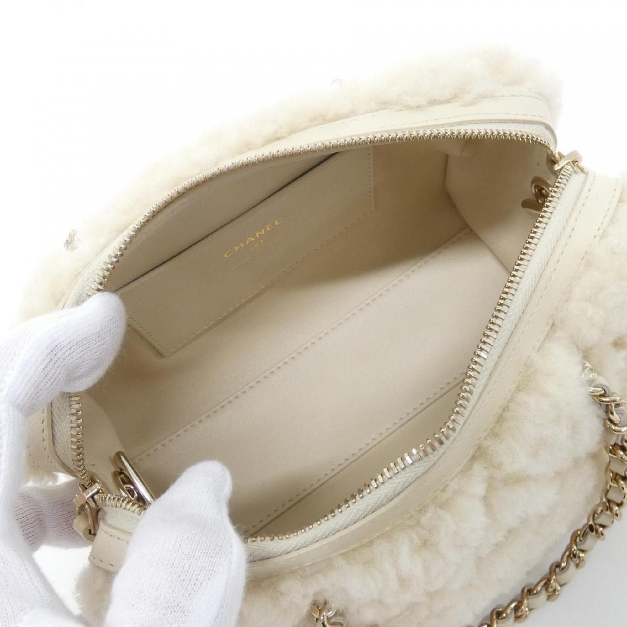 Chanel Ivory Handbag (Pre-Owned) - Chanel - Modalova