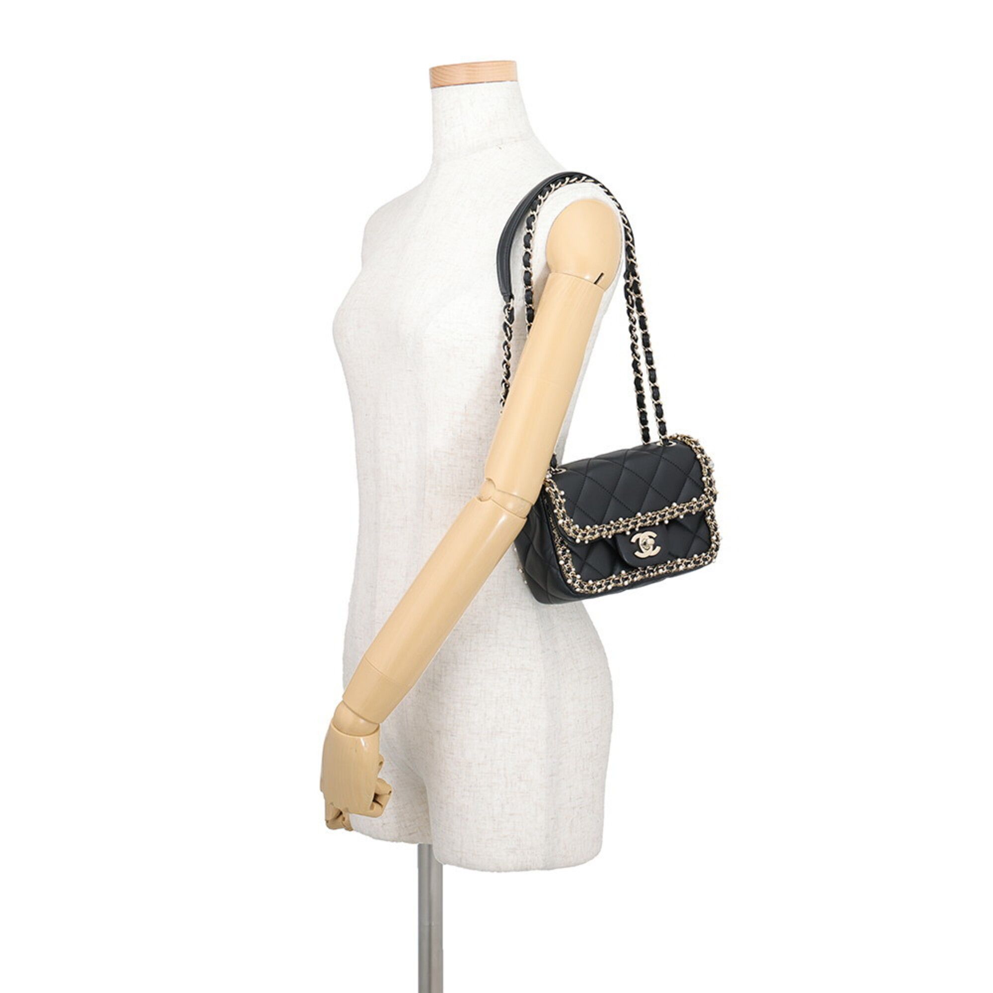 Matelasse Leather Handbag Shoulder Bag (Pre-Owned) - Chanel - Modalova