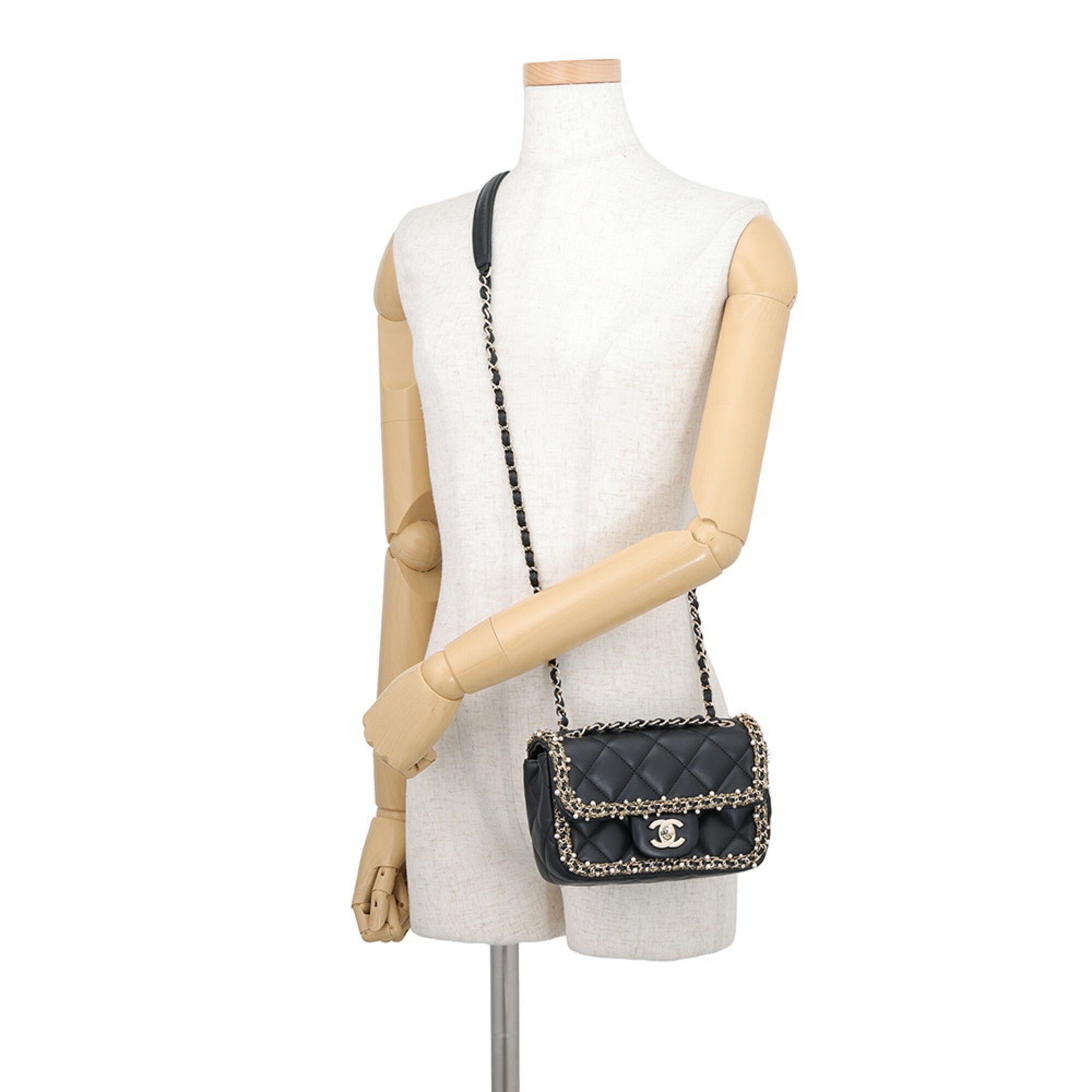 Matelasse Leather Handbag Shoulder Bag (Pre-Owned) - Chanel - Modalova