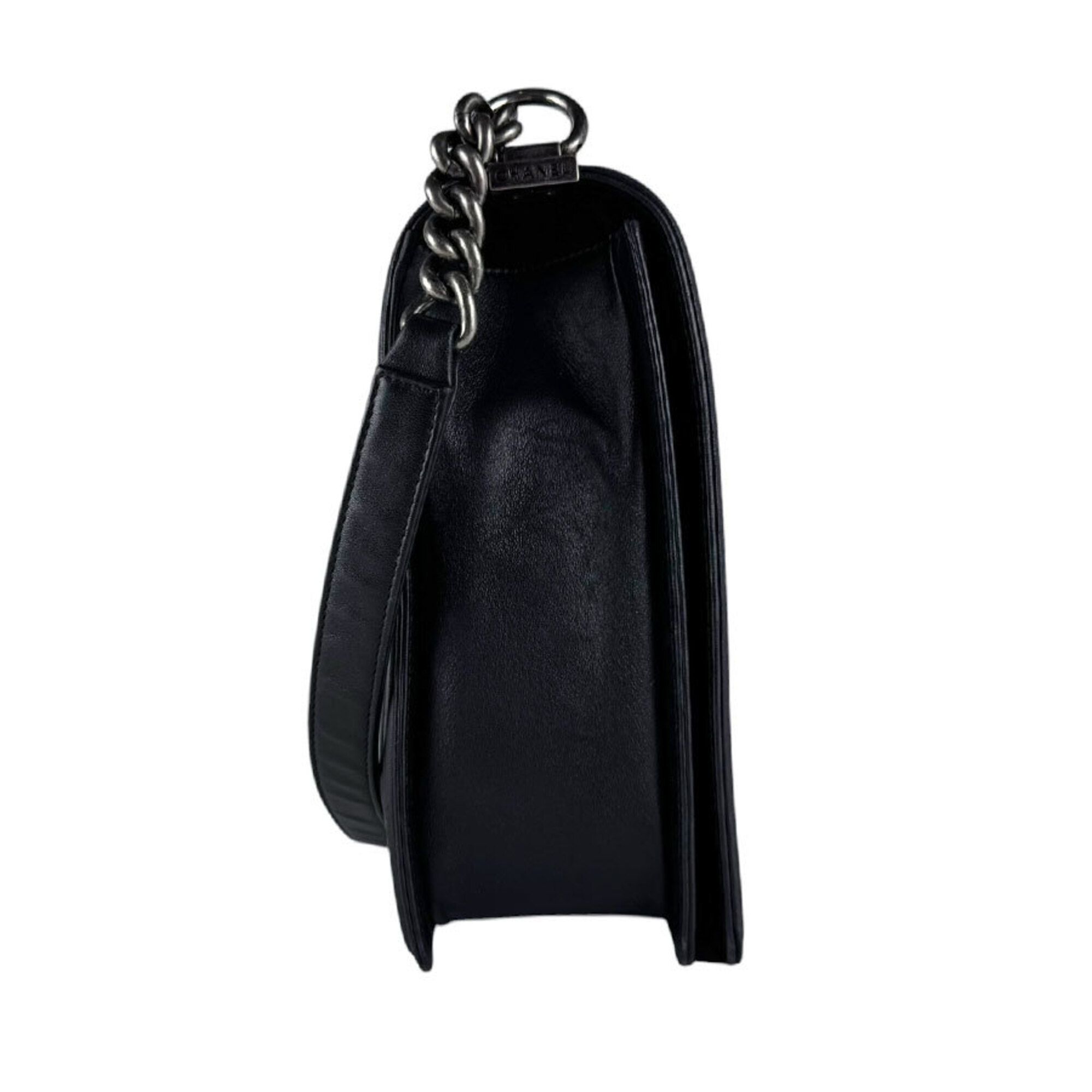 Leather Shoulder Bag (Pre-Owned) - Chanel - Modalova
