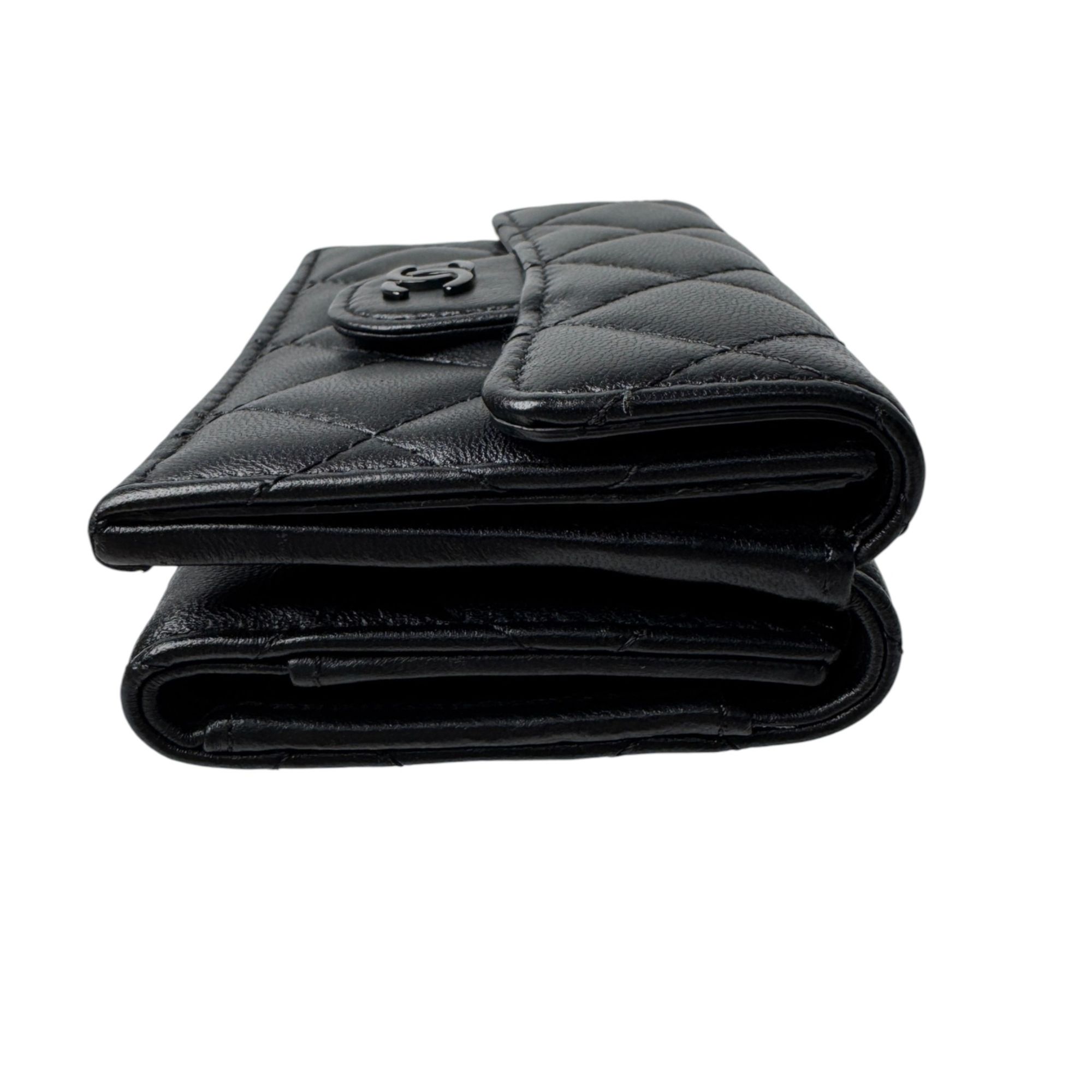 Leather Wallet (Tri-Fold) (Pre-Owned) - Chanel - Modalova