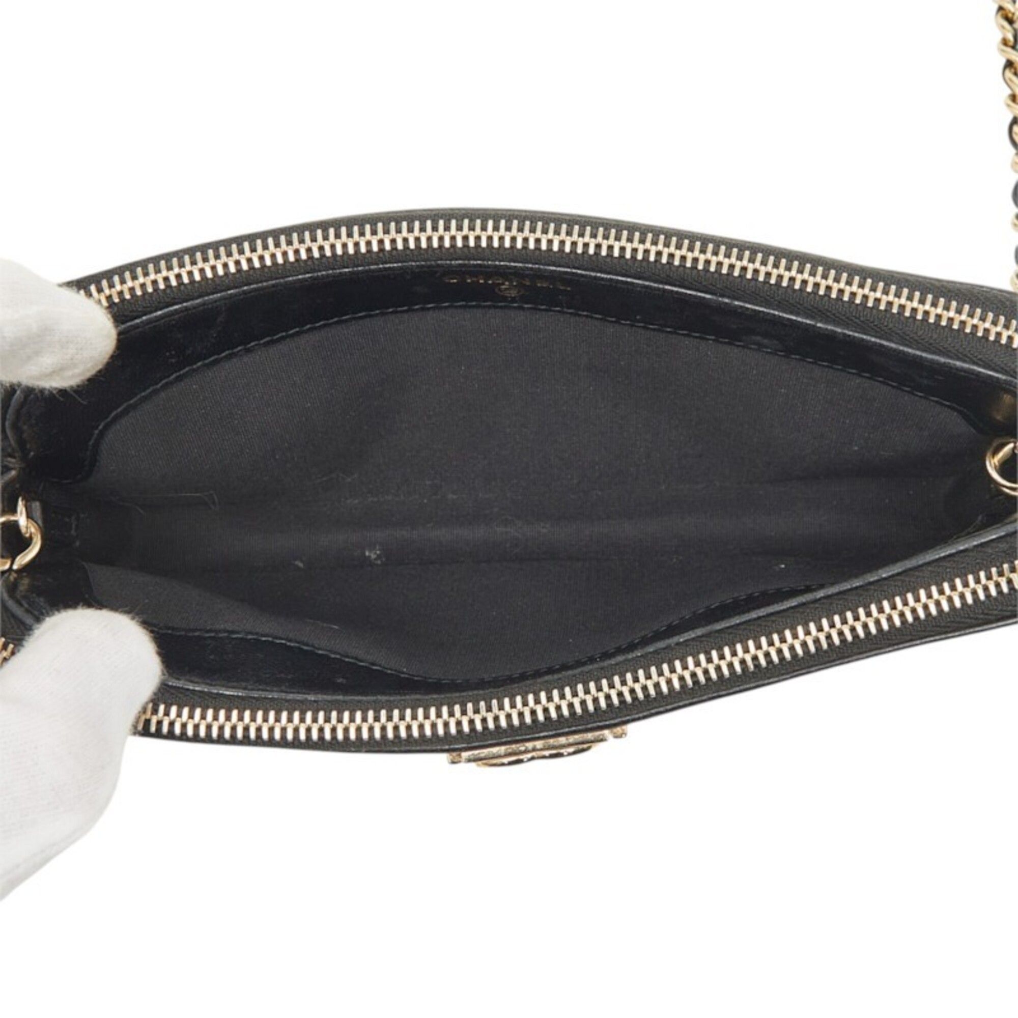 Leather Pochette Shoulder Bag (Pre-Owned) - Chanel - Modalova