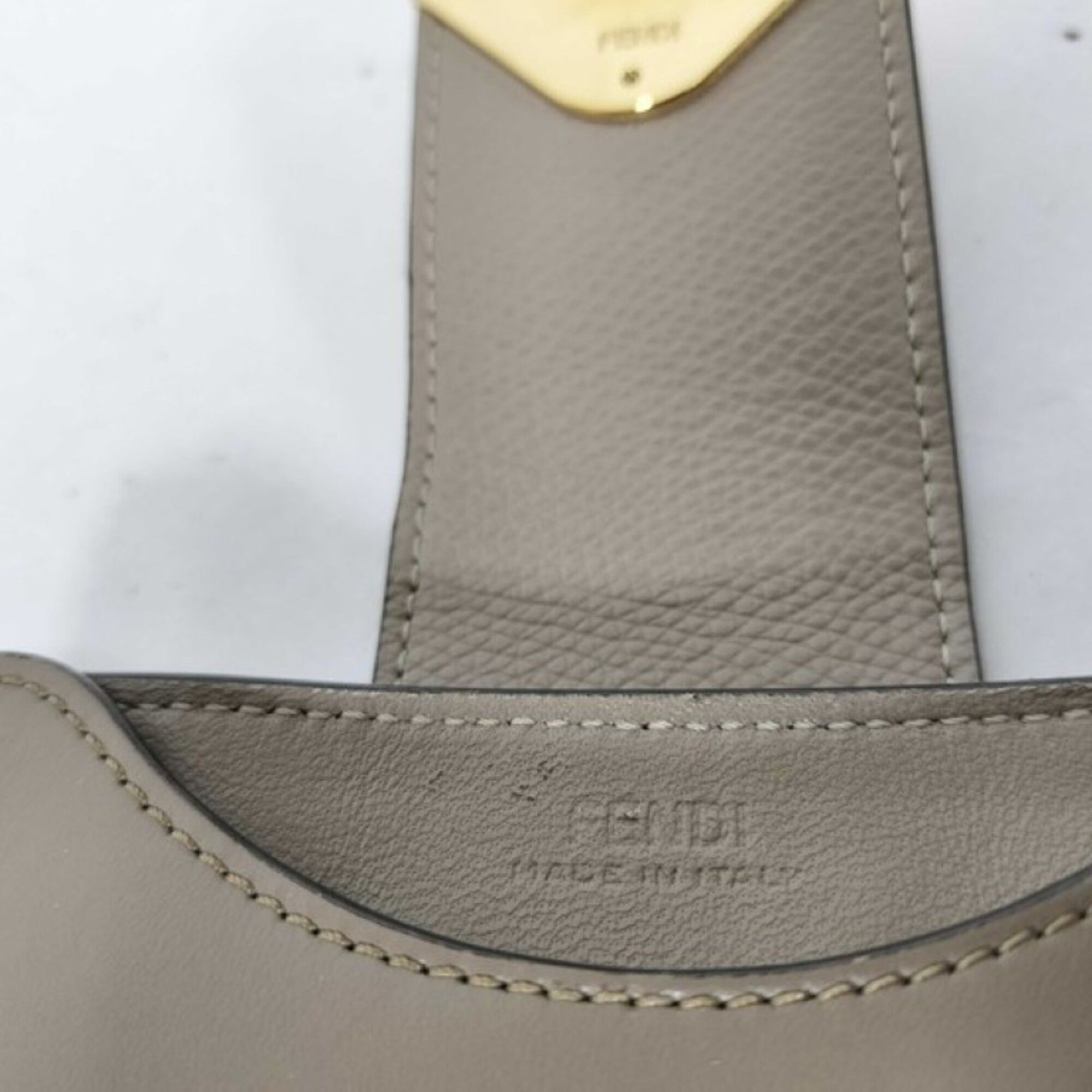 Leather Pouch Shoulder Bag (Pre-Owned) - Fendi - Modalova