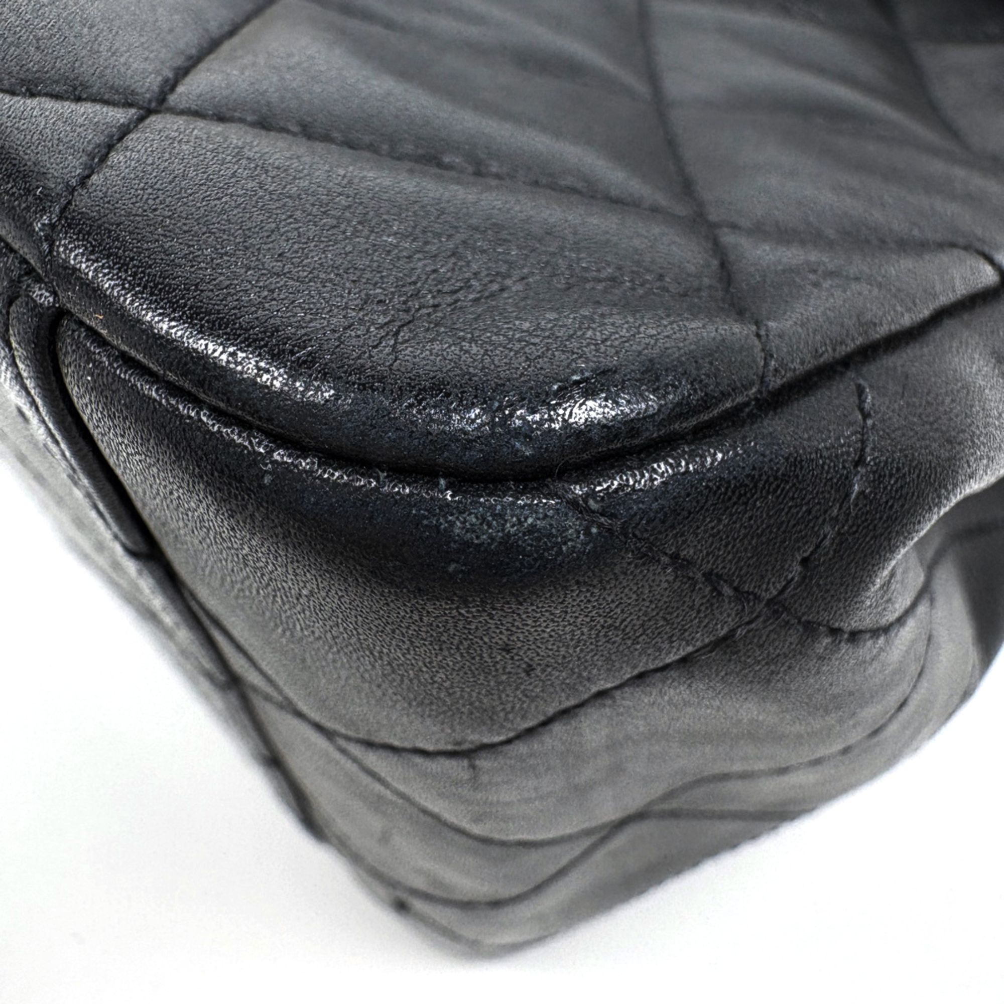 Matelasse Leather Shoulder Bag (Pre-Owned) - Chanel - Modalova