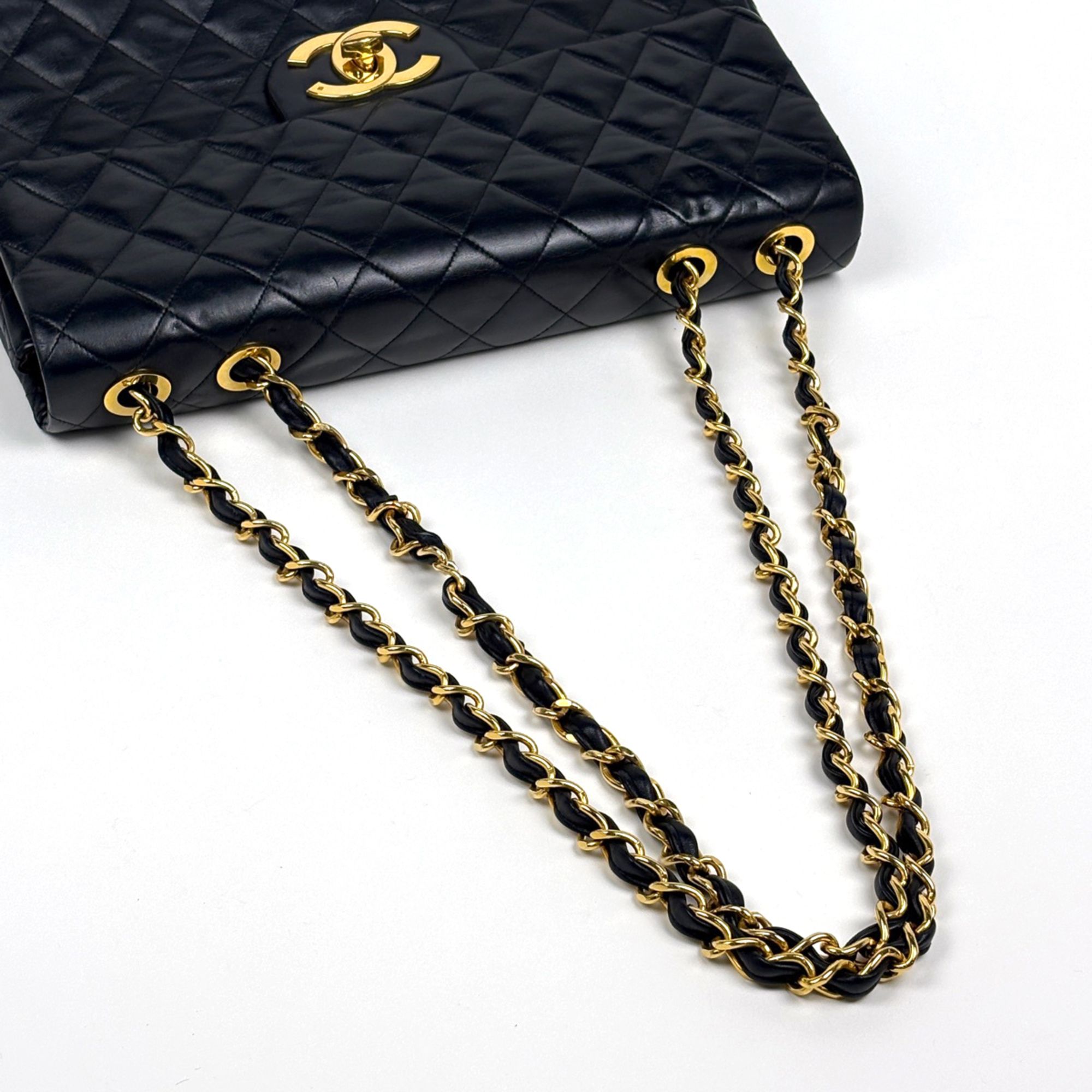 Matelasse Leather Shoulder Bag (Pre-Owned) - Chanel - Modalova