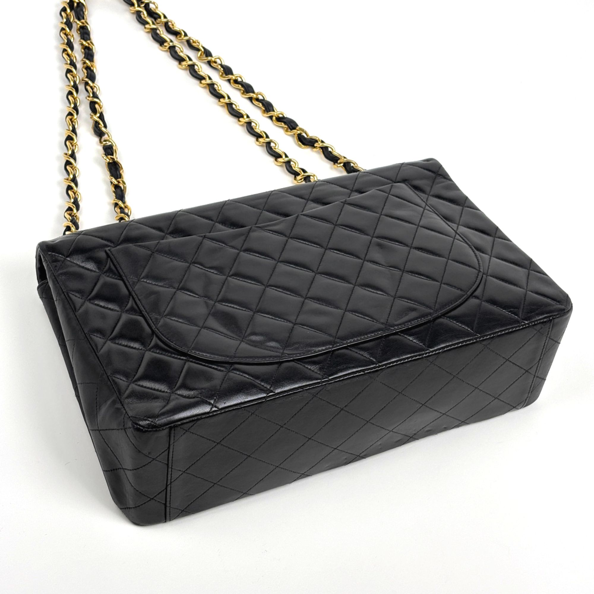 Matelasse Leather Shoulder Bag (Pre-Owned) - Chanel - Modalova