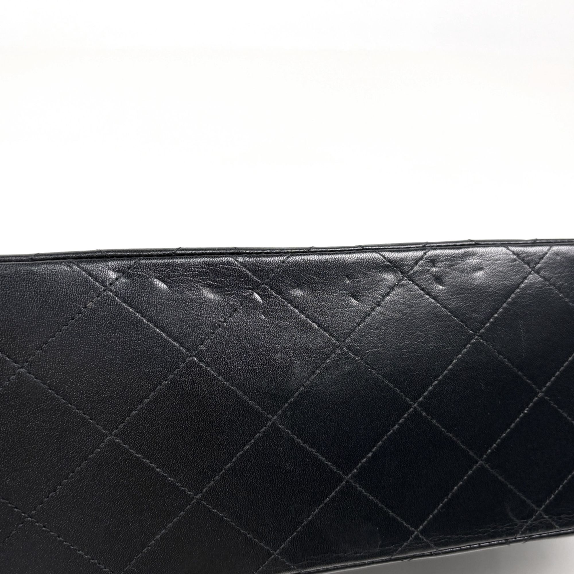 Matelasse Leather Shoulder Bag (Pre-Owned) - Chanel - Modalova