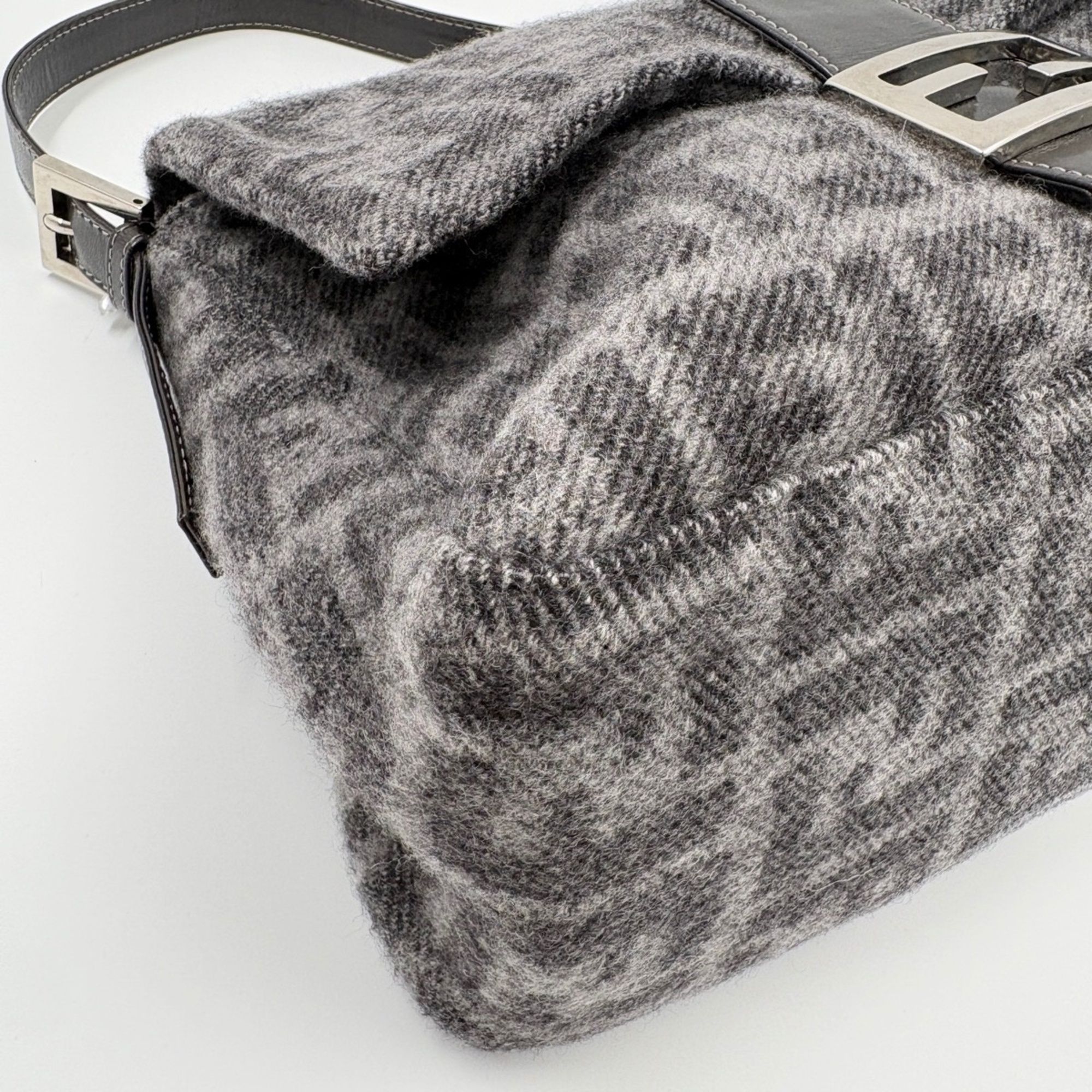 Fendi Gray Handbag (Pre-Owned) - Fendi - Modalova