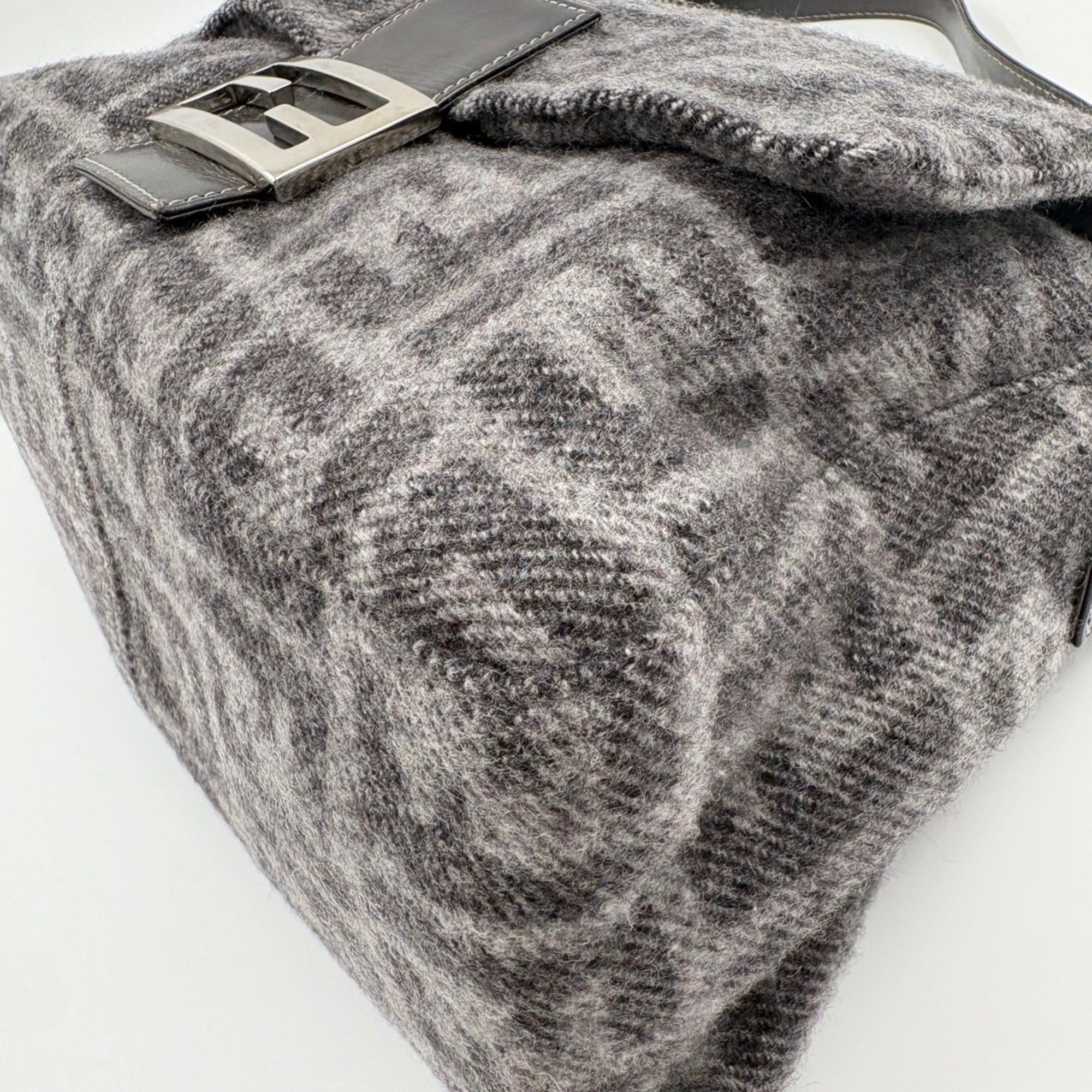 Fendi Gray Handbag (Pre-Owned) - Fendi - Modalova