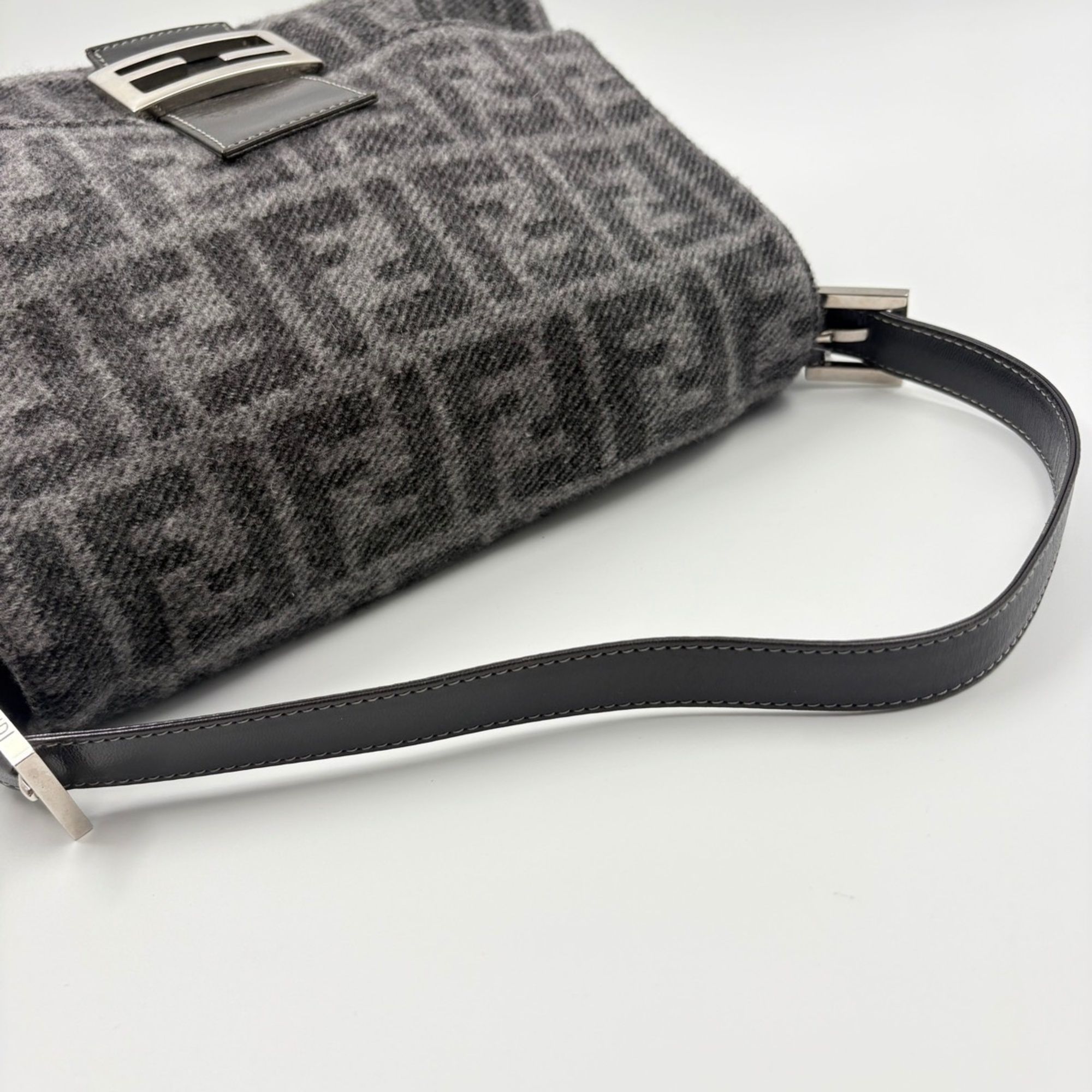 Fendi Gray Handbag (Pre-Owned) - Fendi - Modalova