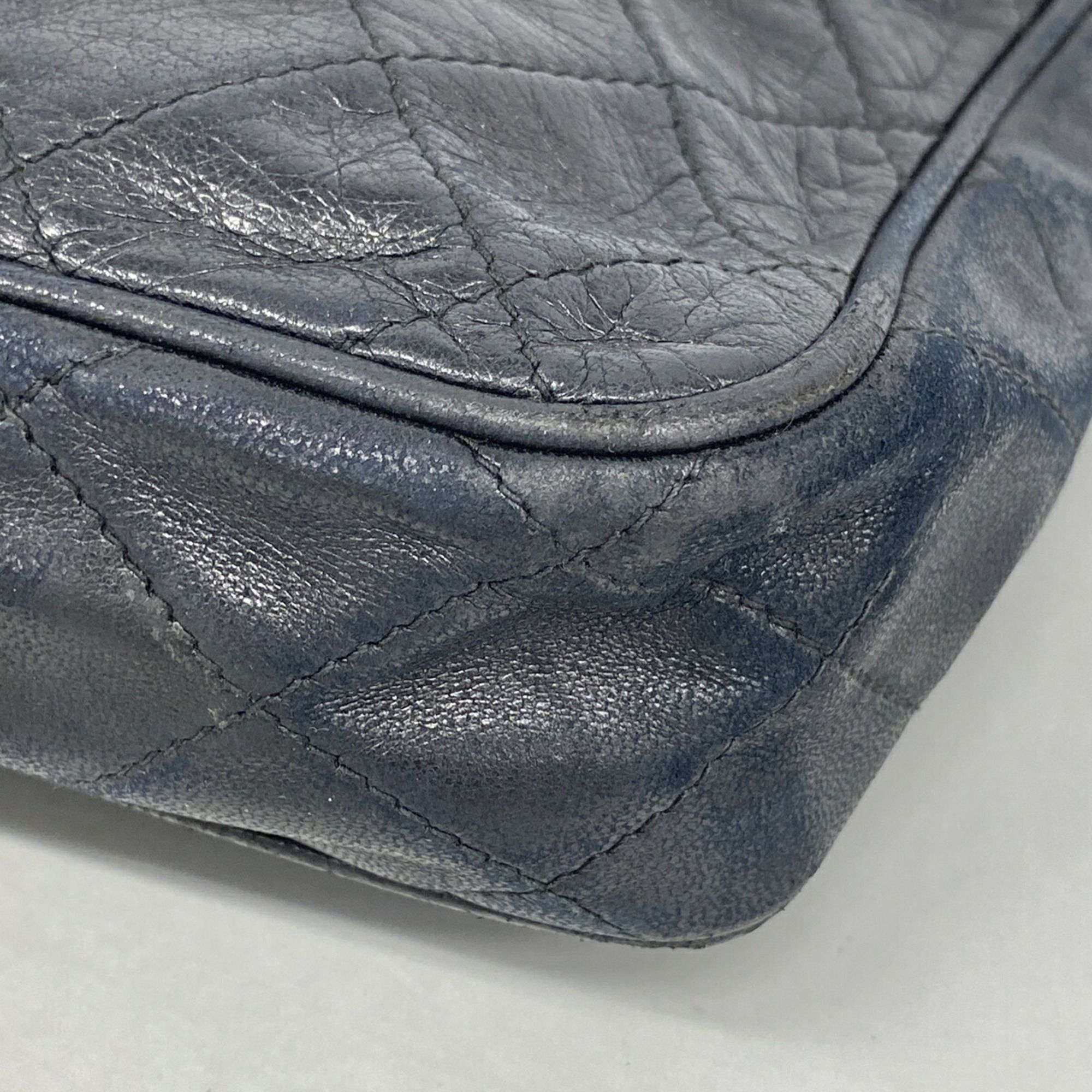 Leather Shoulder Bag (Pre-Owned) - Chanel - Modalova