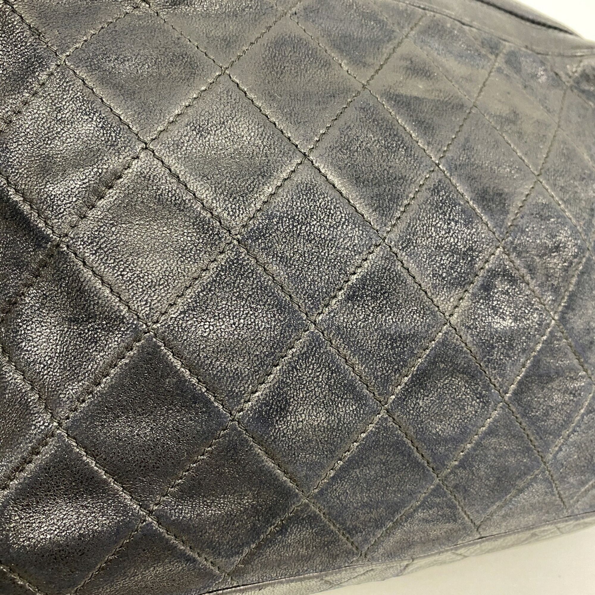 Leather Shoulder Bag (Pre-Owned) - Chanel - Modalova