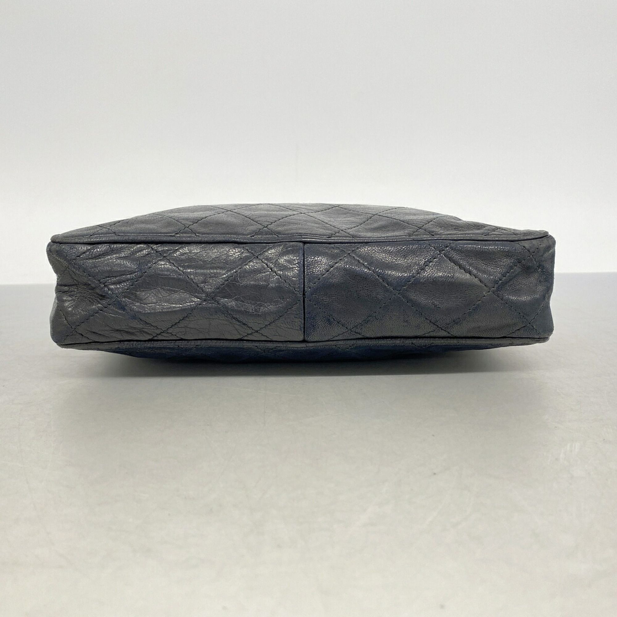 Leather Shoulder Bag (Pre-Owned) - Chanel - Modalova