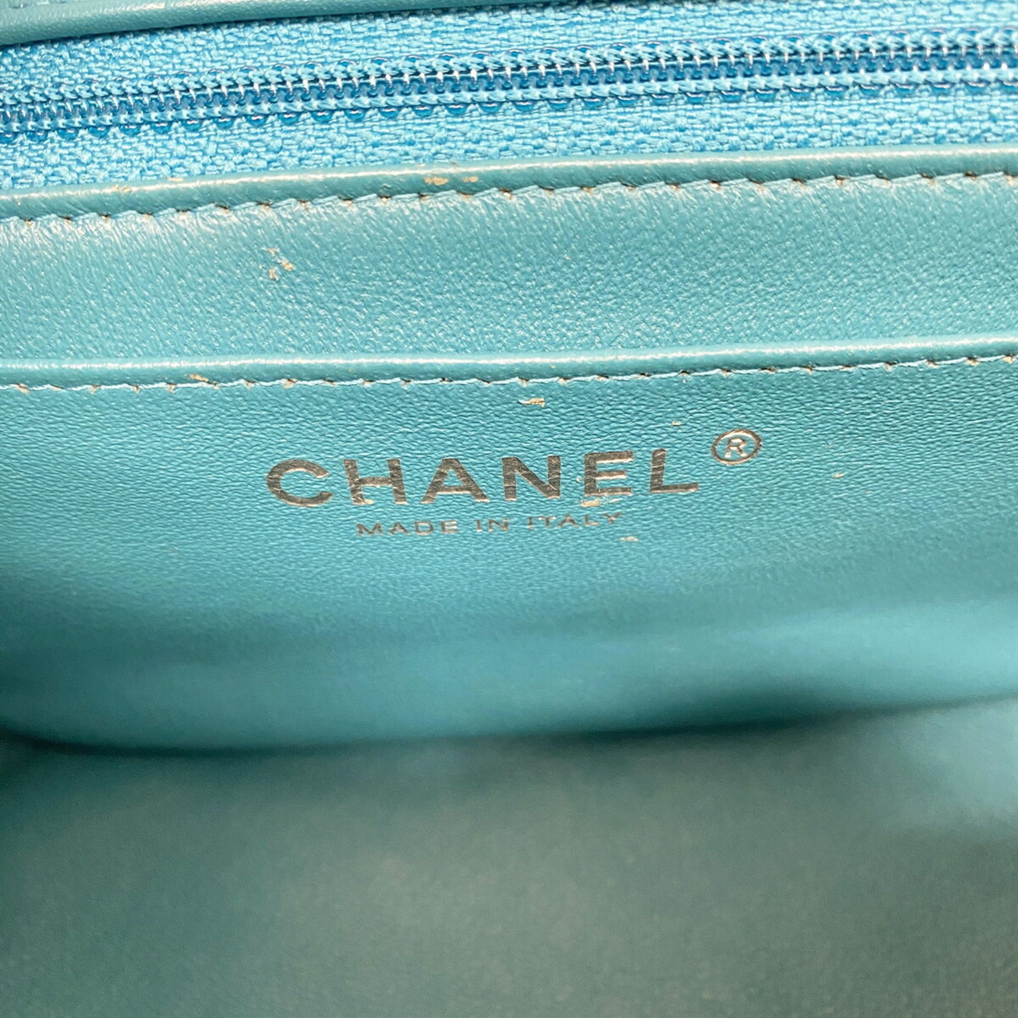 Patent Leather Shoulder Bag (Pre-Owned) - Chanel - Modalova