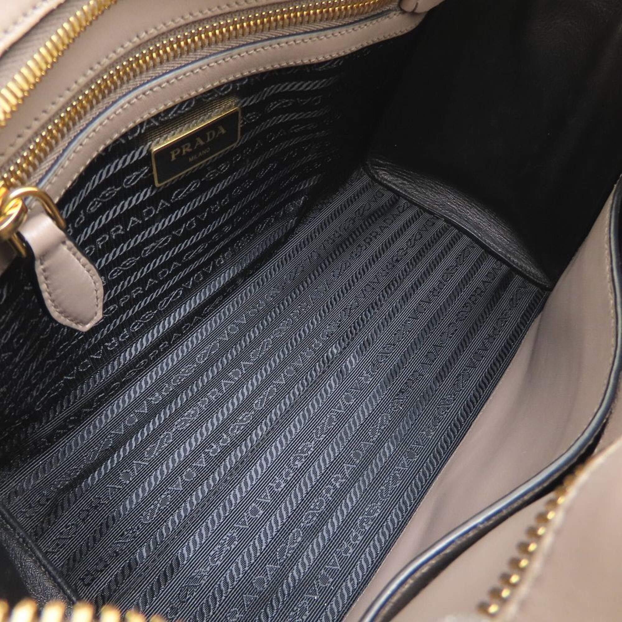 Saffiano Triangle Leather Shoulder Bag (Pre-Owned) - Prada - Modalova