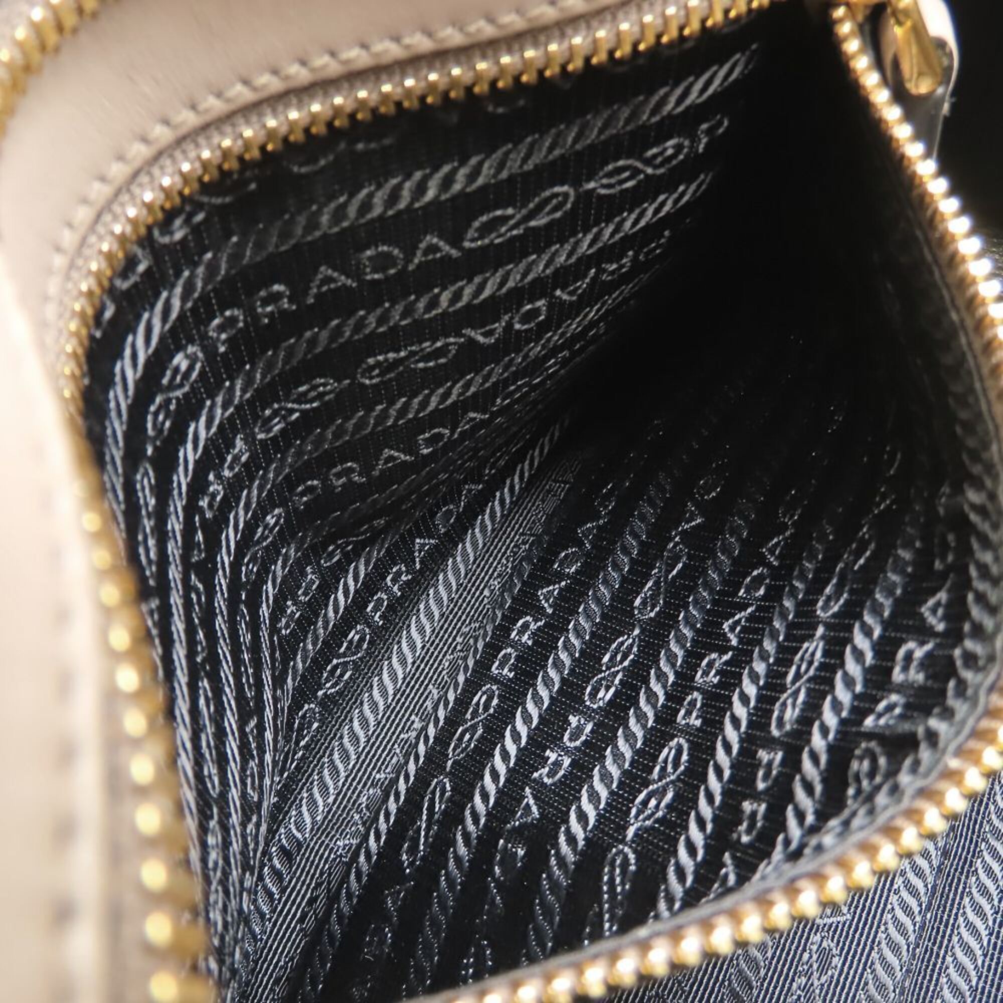 Saffiano Triangle Leather Shoulder Bag (Pre-Owned) - Prada - Modalova