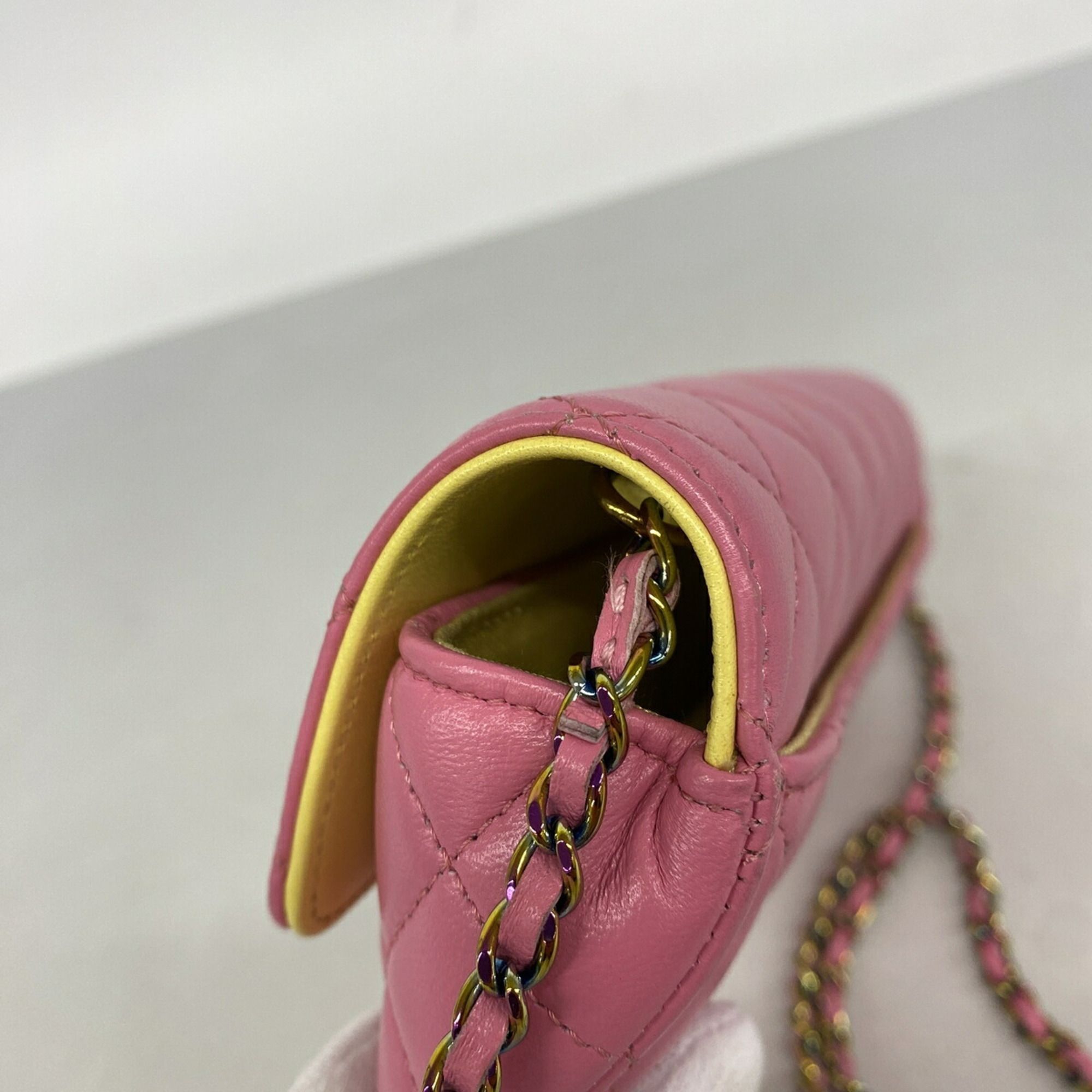 Leather Shoulder Bag (Pre-Owned) - Chanel - Modalova