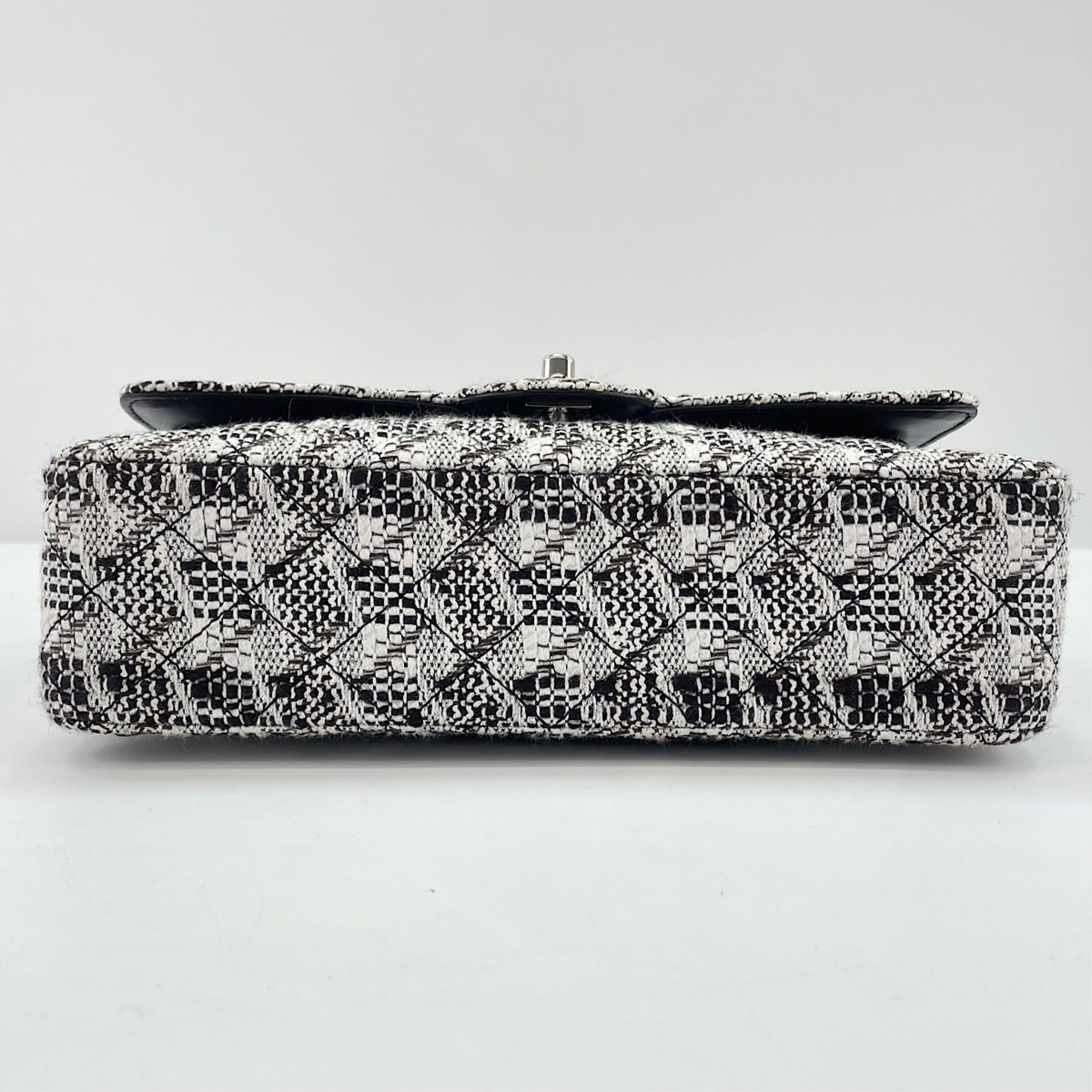 Chanel White Handbag (Pre-Owned) - Chanel - Modalova