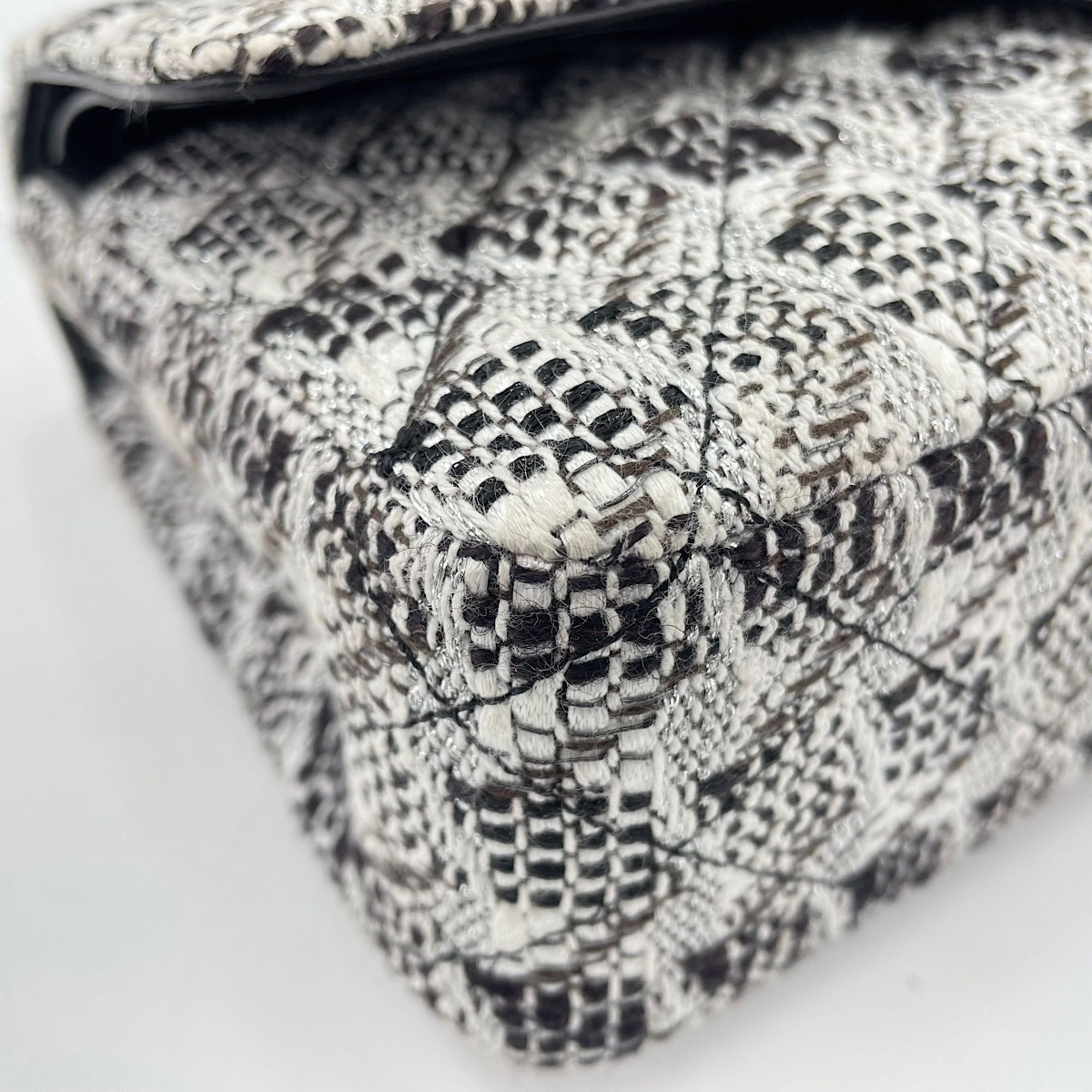 Chanel White Handbag (Pre-Owned) - Chanel - Modalova