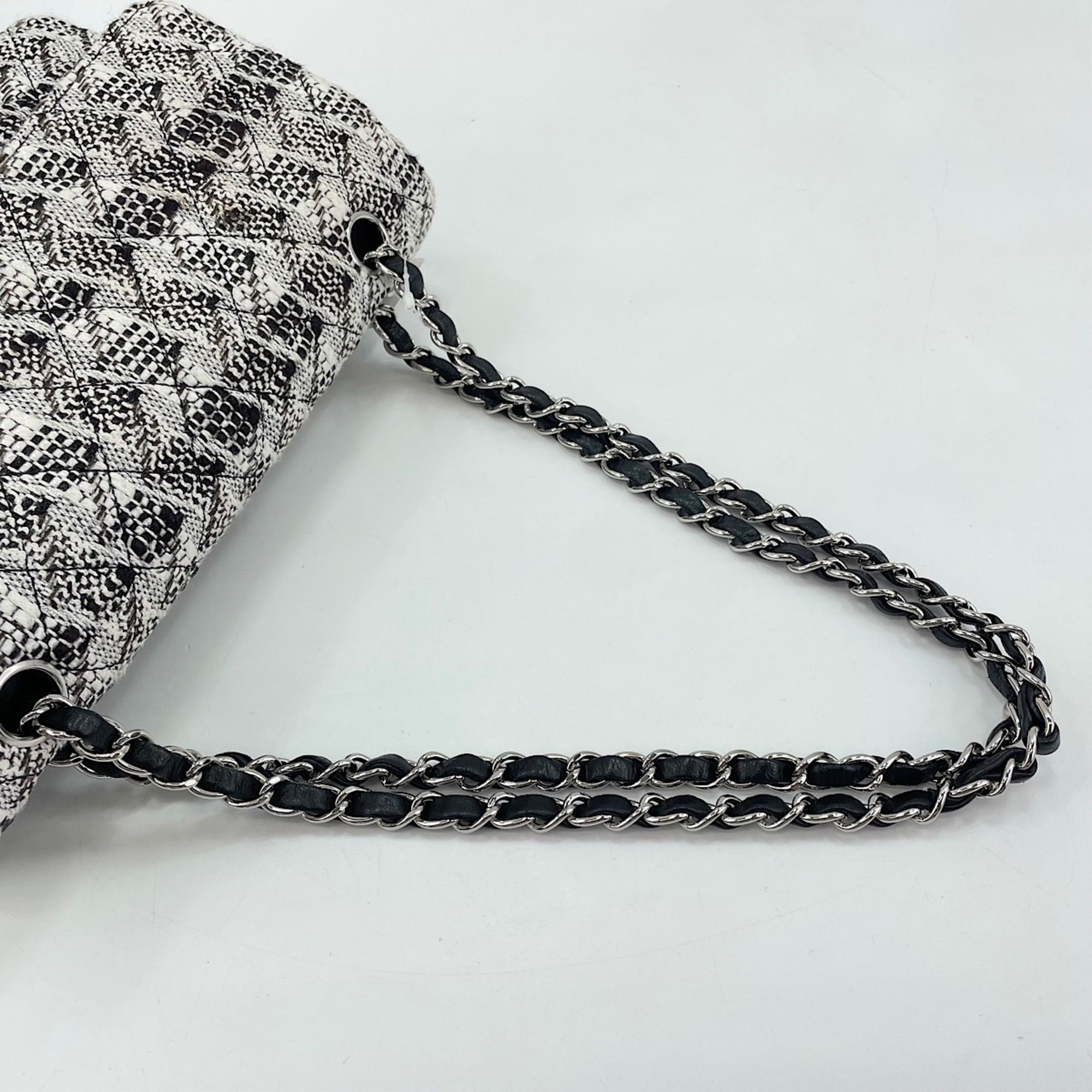 Chanel White Handbag (Pre-Owned) - Chanel - Modalova