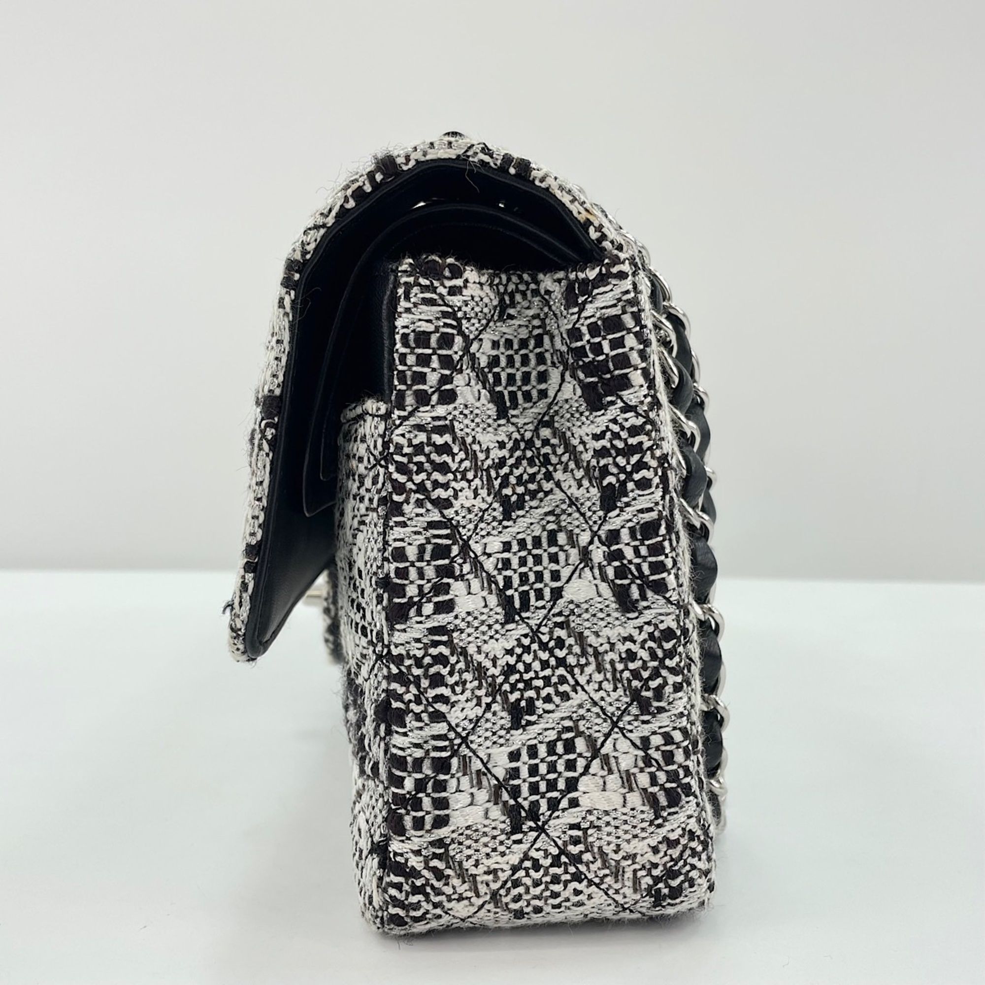 Chanel White Handbag (Pre-Owned) - Chanel - Modalova