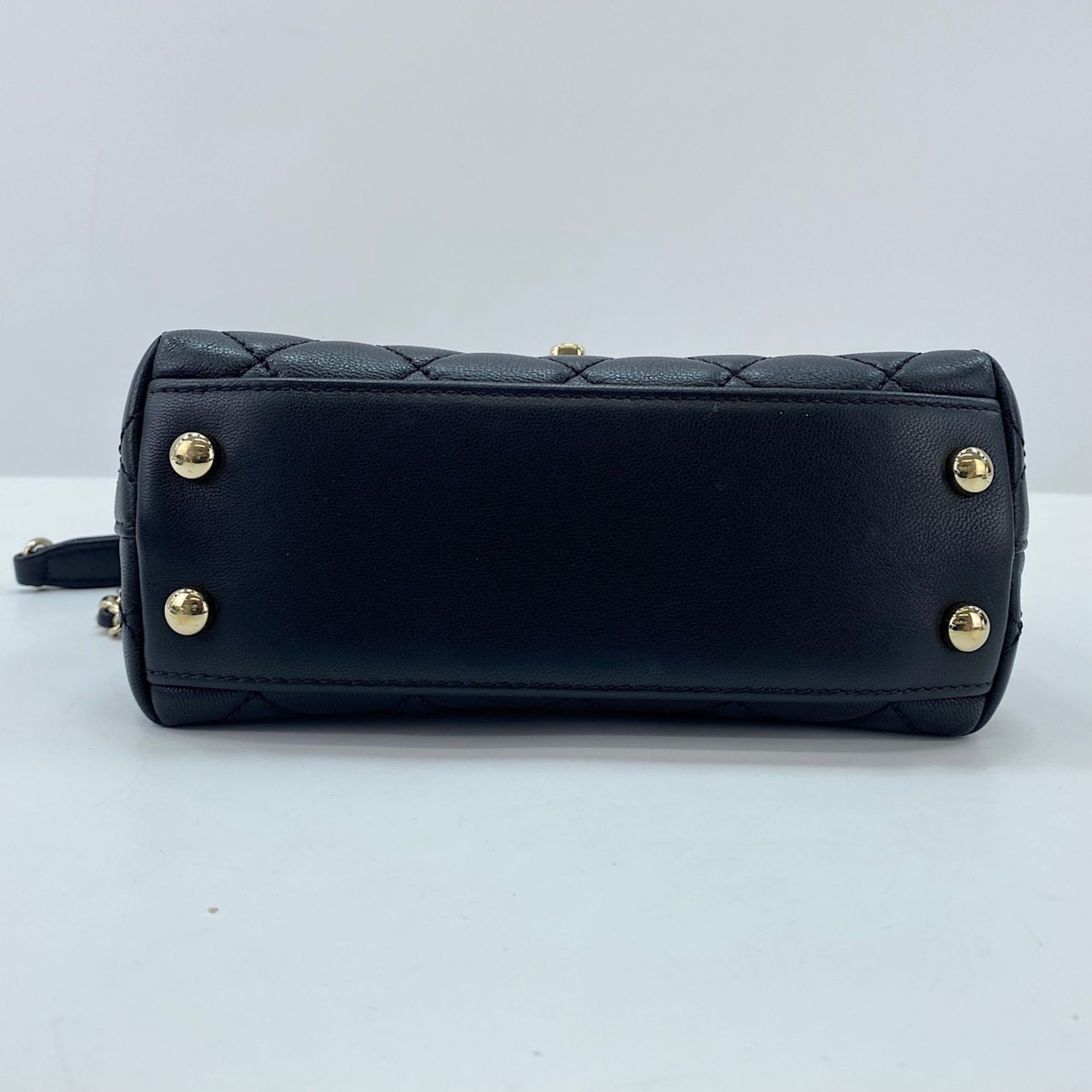 Chanel Black Handbag (Pre-Owned) - Chanel - Modalova